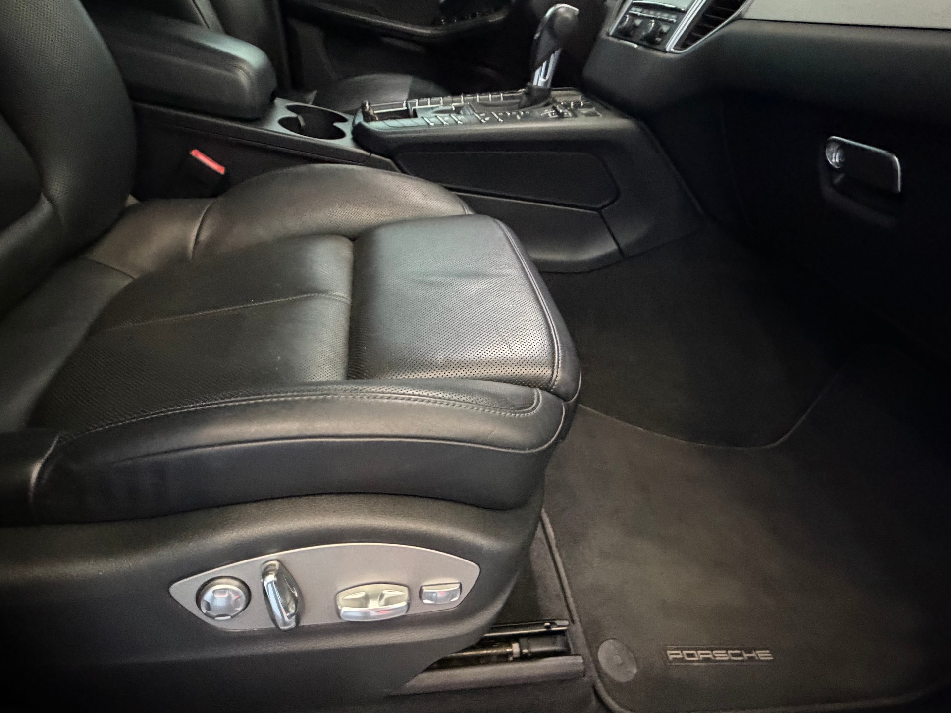 PORSCHE Macan Turbo PDK-image-15