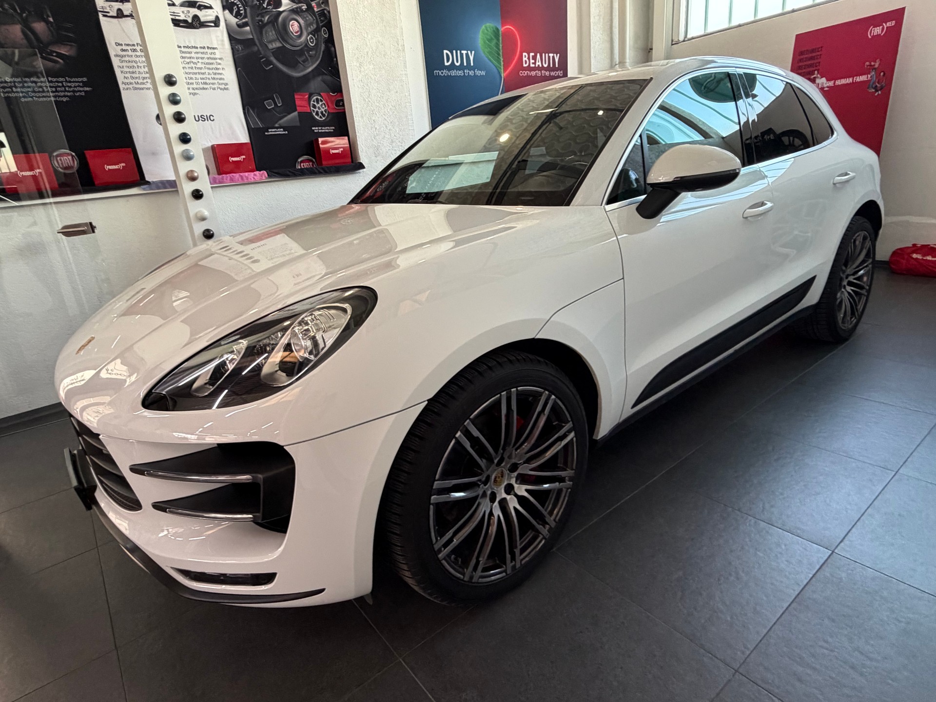 PORSCHE Macan Turbo PDK-image-1