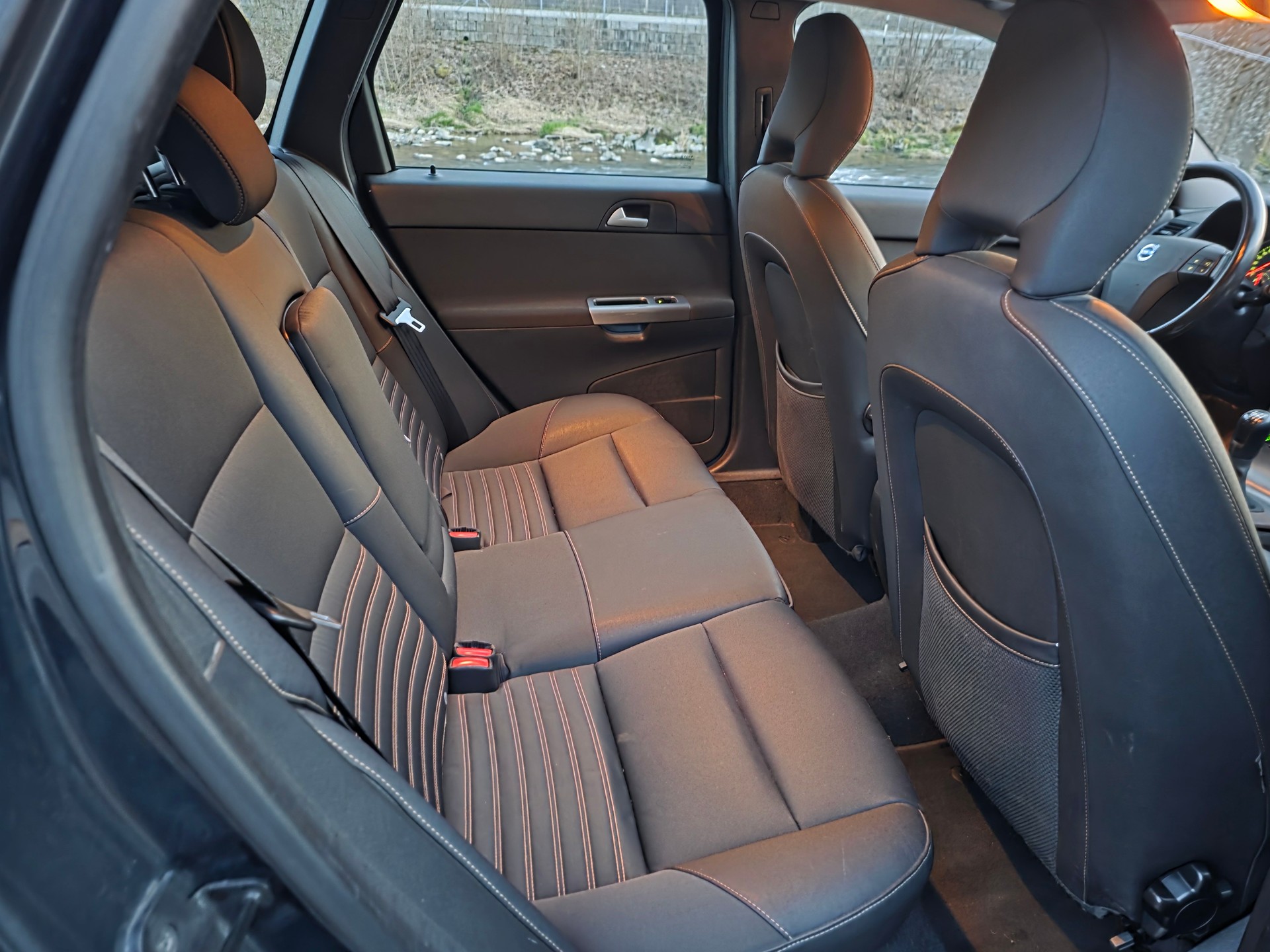 VOLVO V50 2.0D ☆☆☆ Exportfahrzeug ☆☆☆-image-9