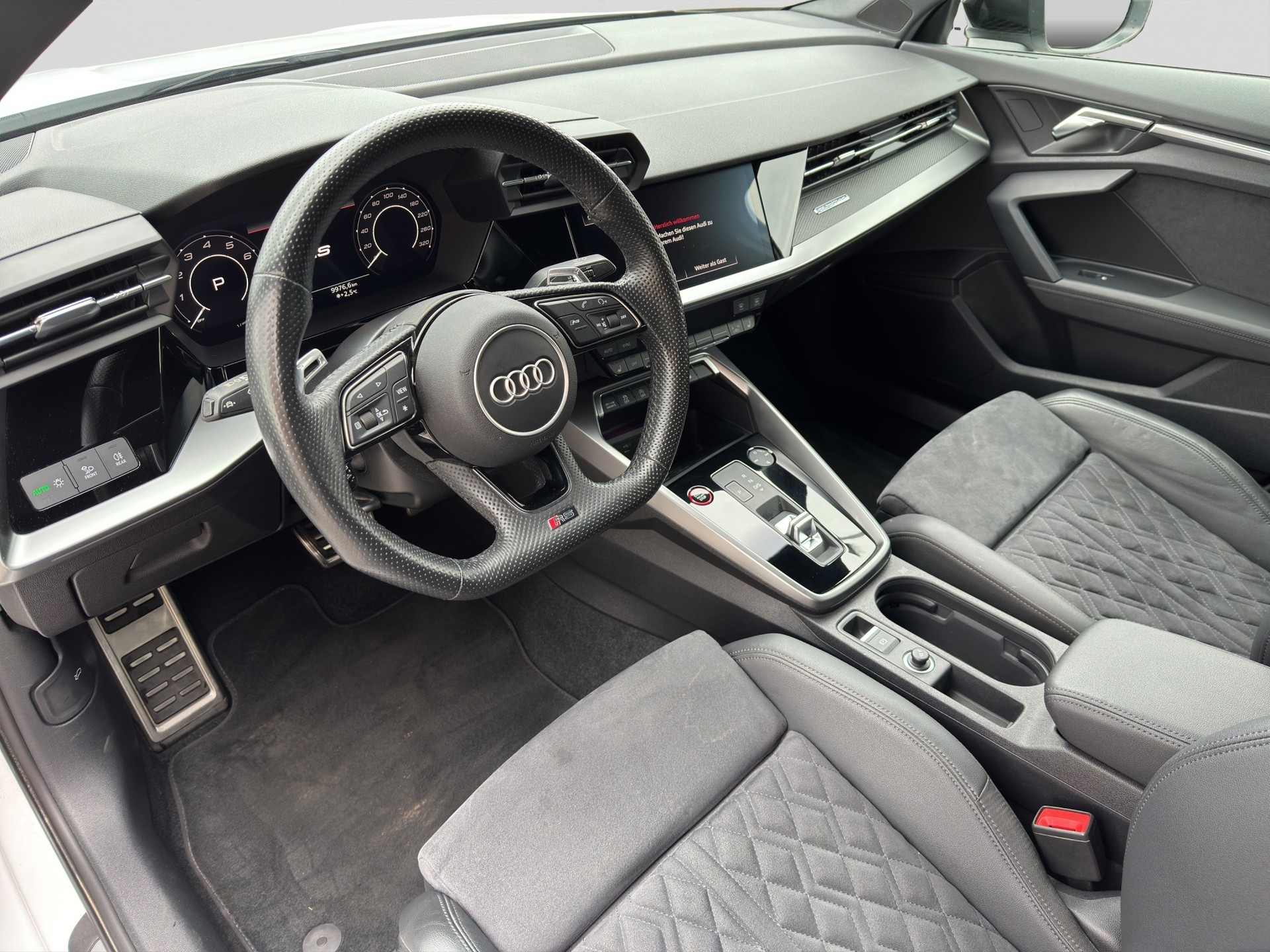 AUDI RS3 Limousine 2.5 TSI quattro Schwarz Plus S-tronic-image-6