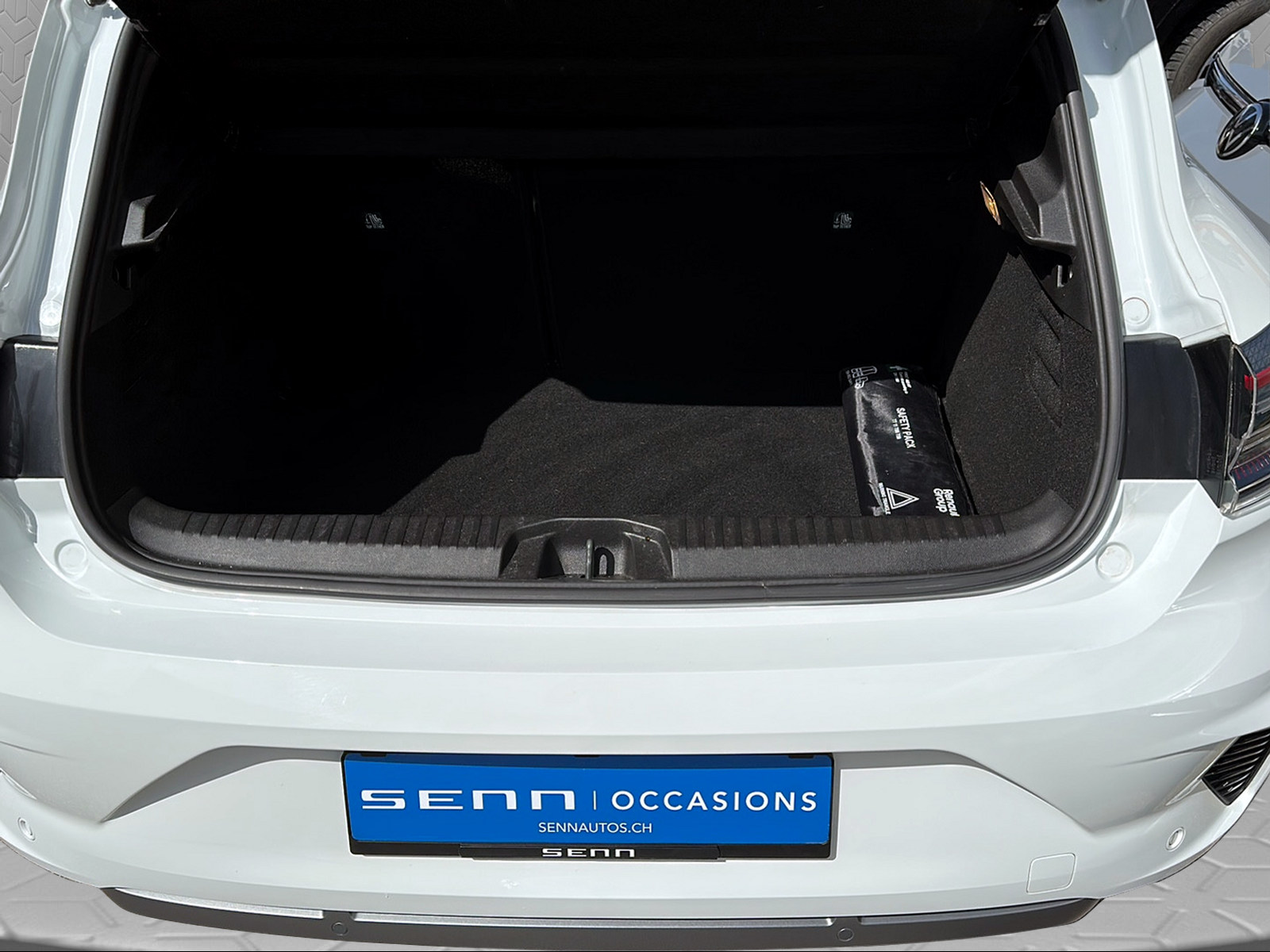 RENAULT Clio 1.6 E-Tech Esprit Alpine-image-9