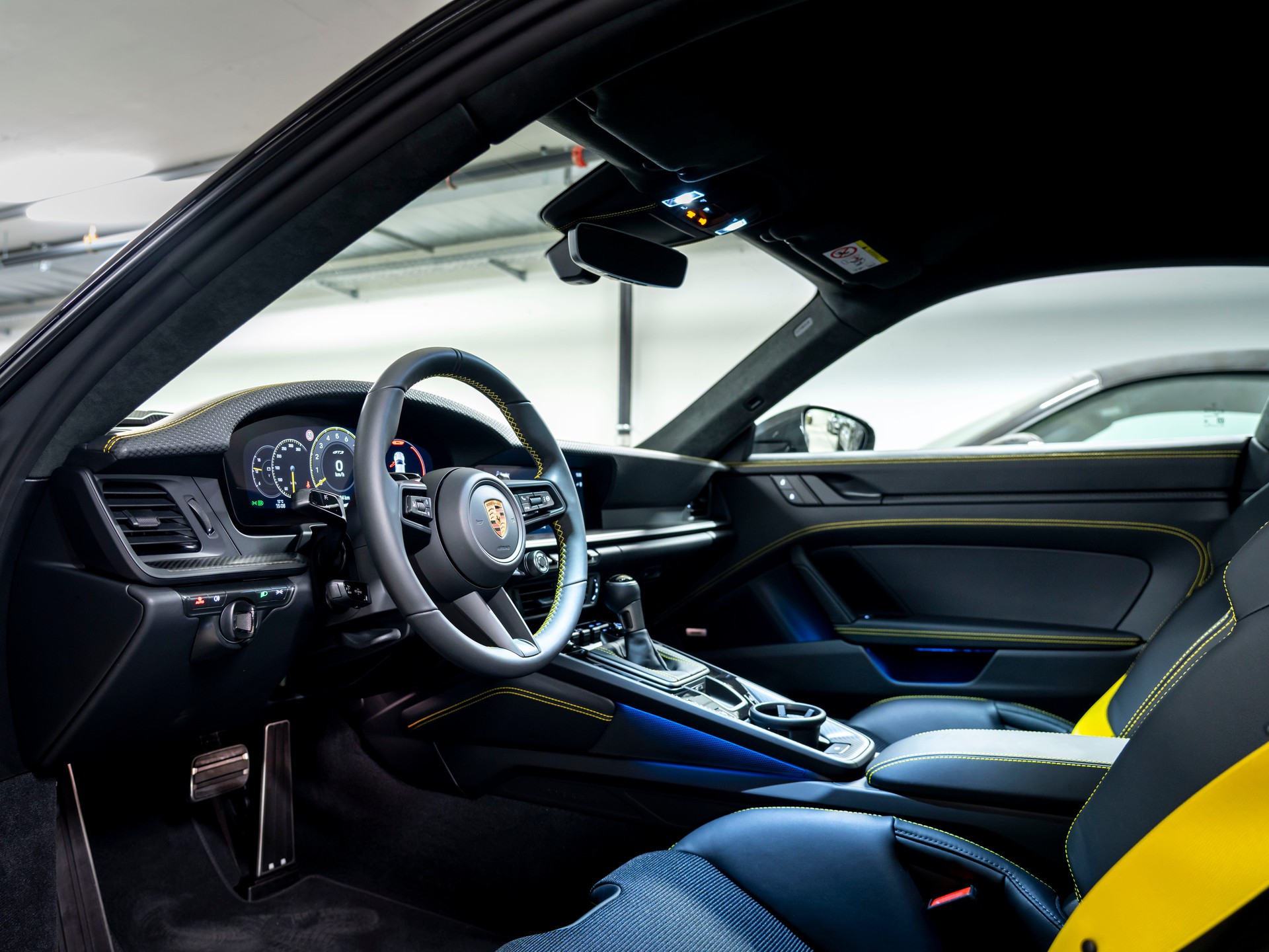 PORSCHE 911 Carrera GT3 Touring-image-16