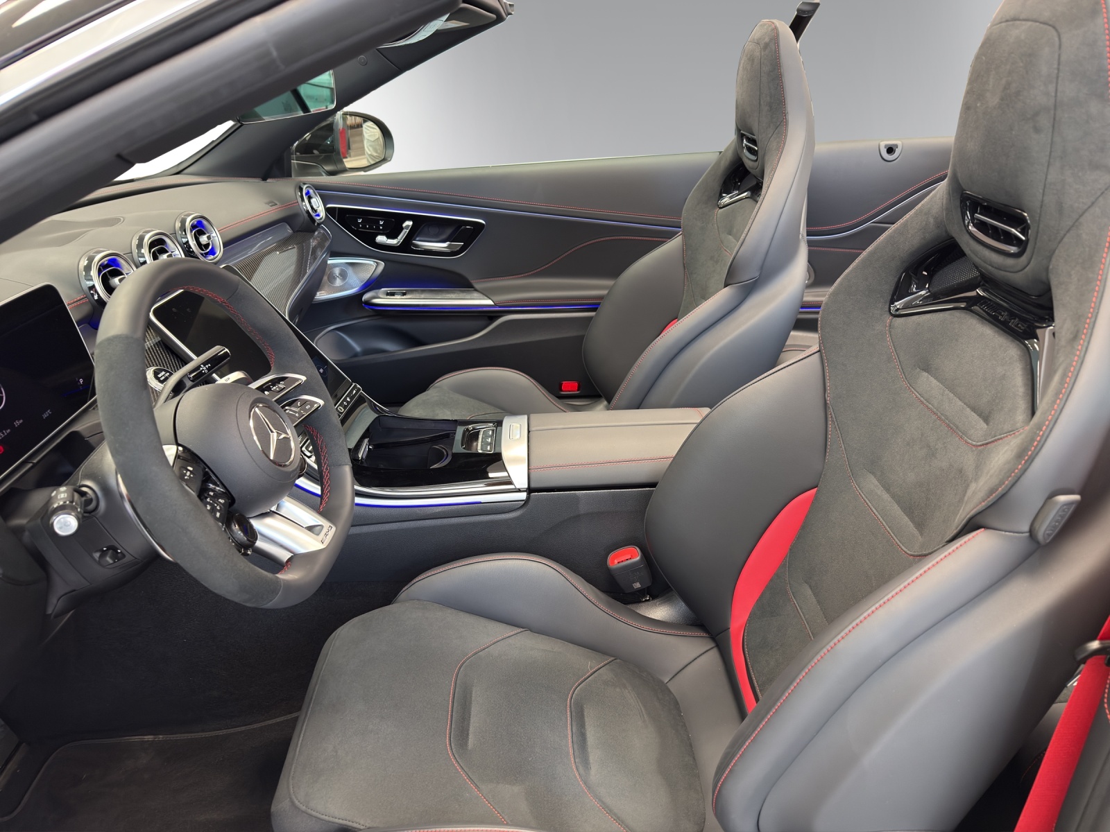 MERCEDES-BENZ CLE AMG 53 Cabrio 4Matic+ 9G-Tronic-image-3