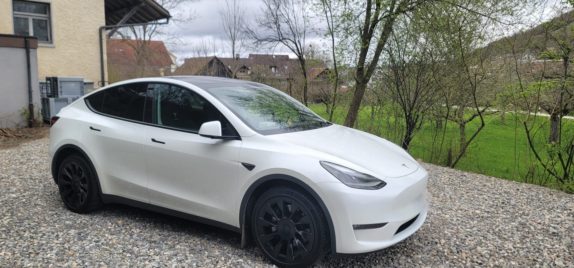 TESLA Model Y Long Range