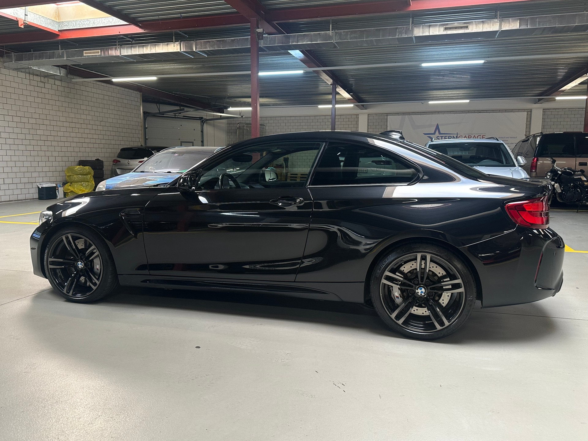 BMW M2 Competition Swiss Performance Pro Edition-showroom-element-1