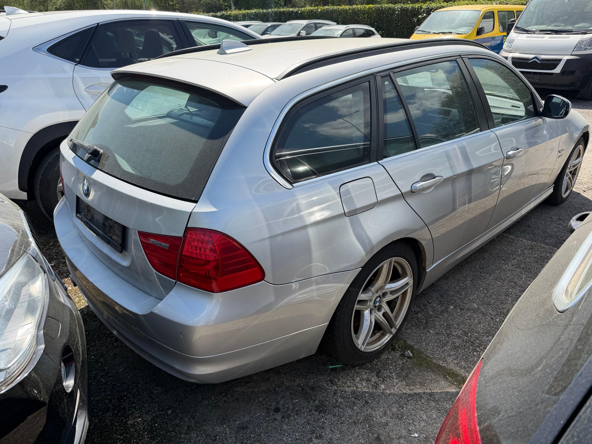 BMW 330d xDrive Touring Steptronic-image-2