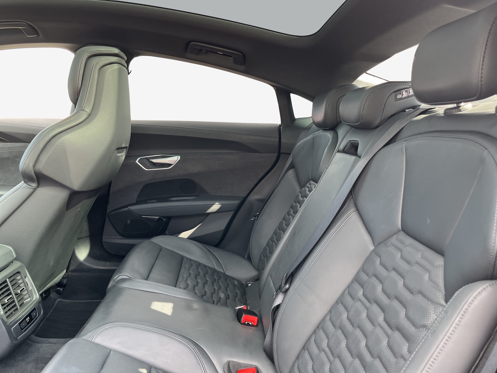 AUDI e-tron GT quattro-image-10