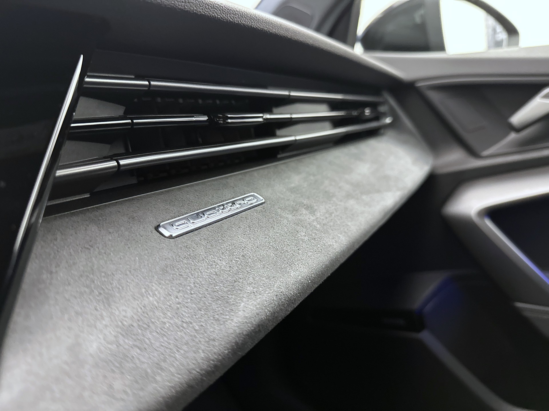 AUDI RS3 Sportback 2.5 TSI quattro S-tronic-image-20