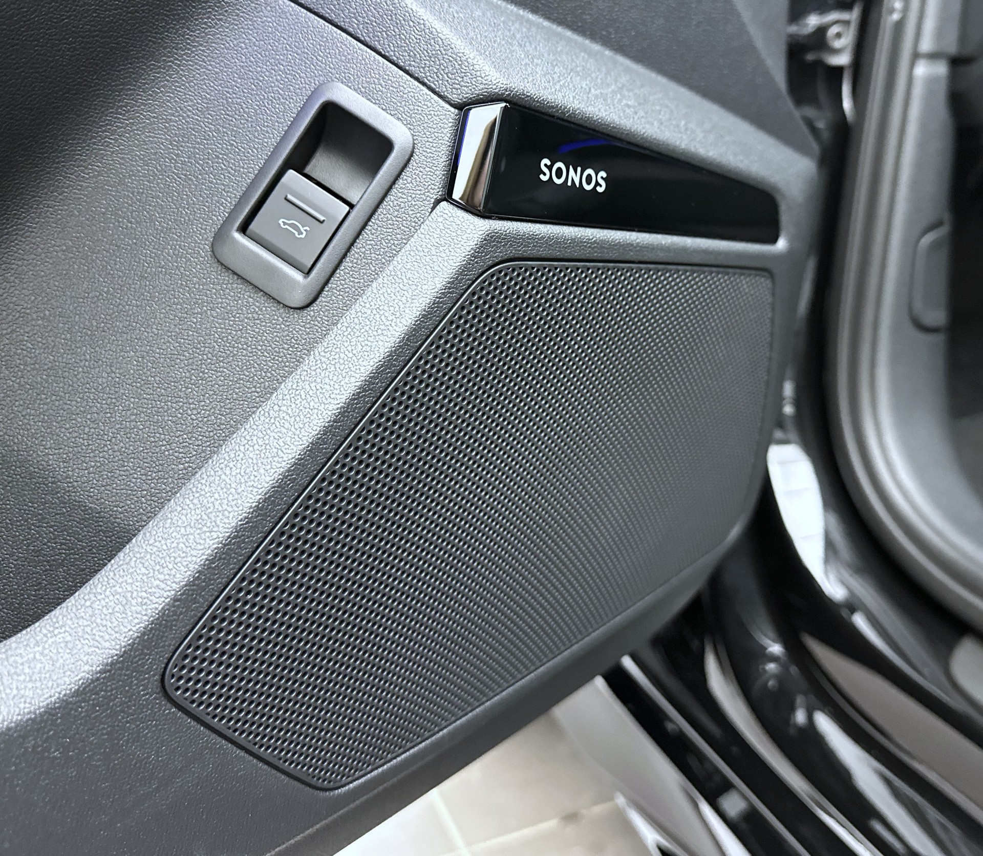 AUDI RS3 Sportback 2.5 TSI quattro S-tronic-image-5