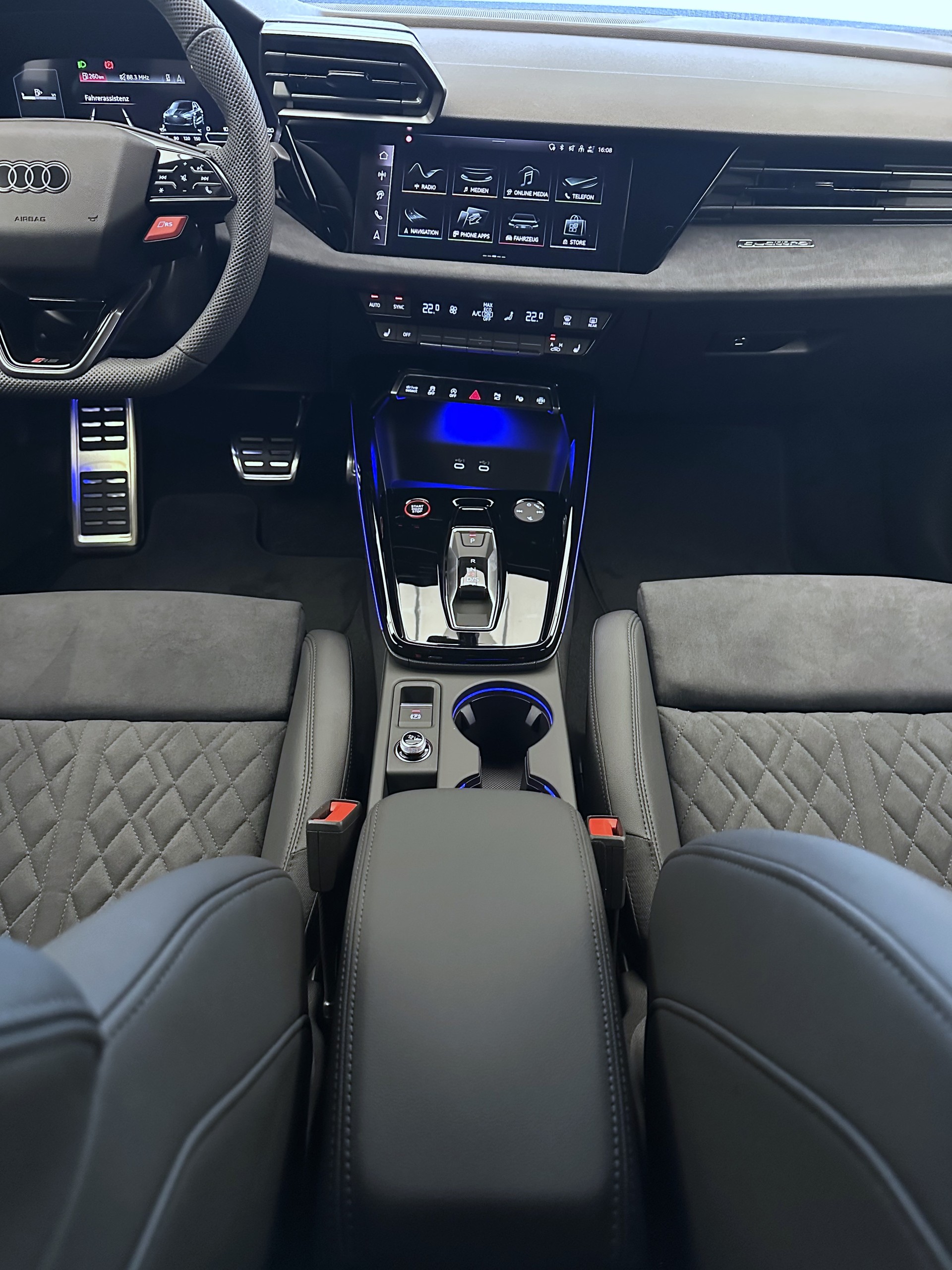 AUDI RS3 Sportback 2.5 TSI quattro S-tronic-image-11