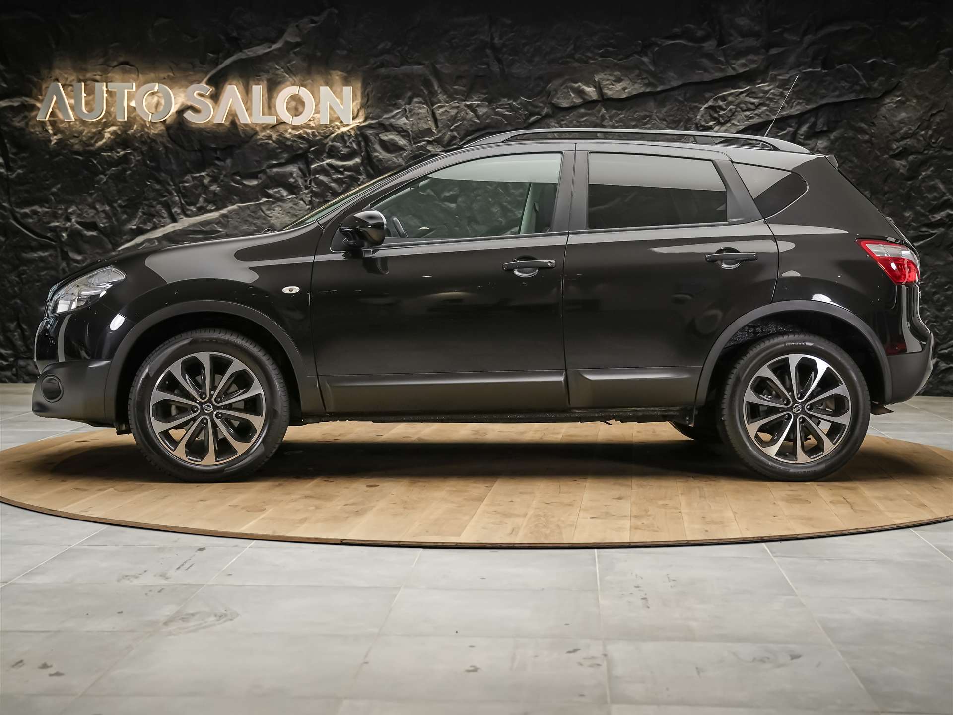 NISSAN Qashqai 2.0 16V 360 4x4 *Panorama*Leder/Alcantara*360° Kamera*-image-2