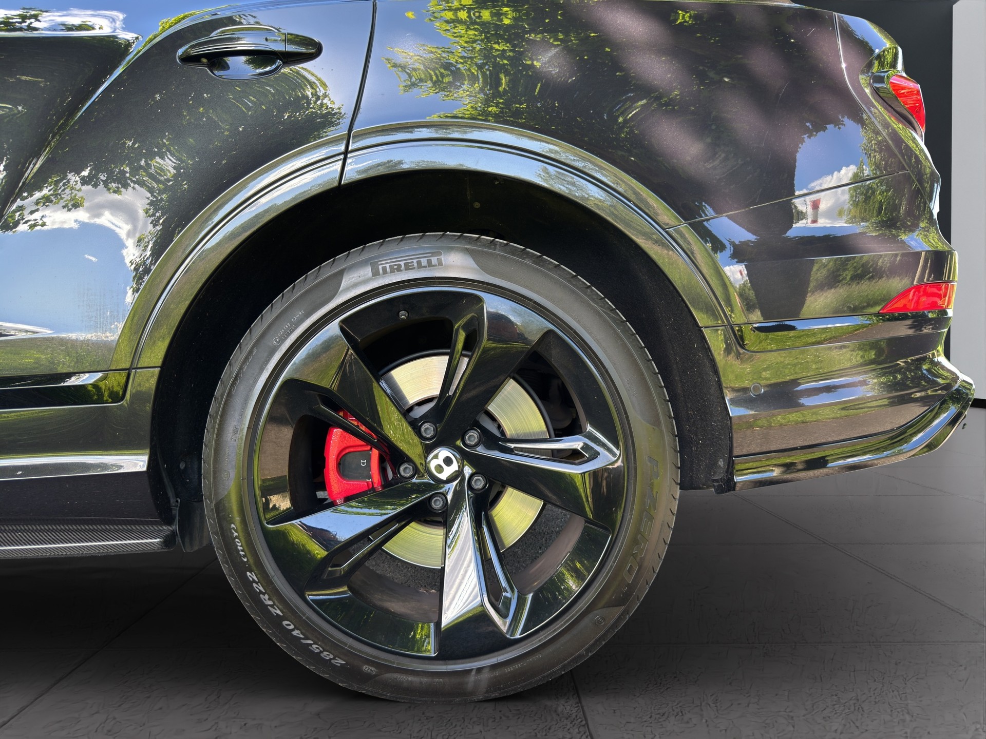 BENTLEY Bentayga V8-image-20