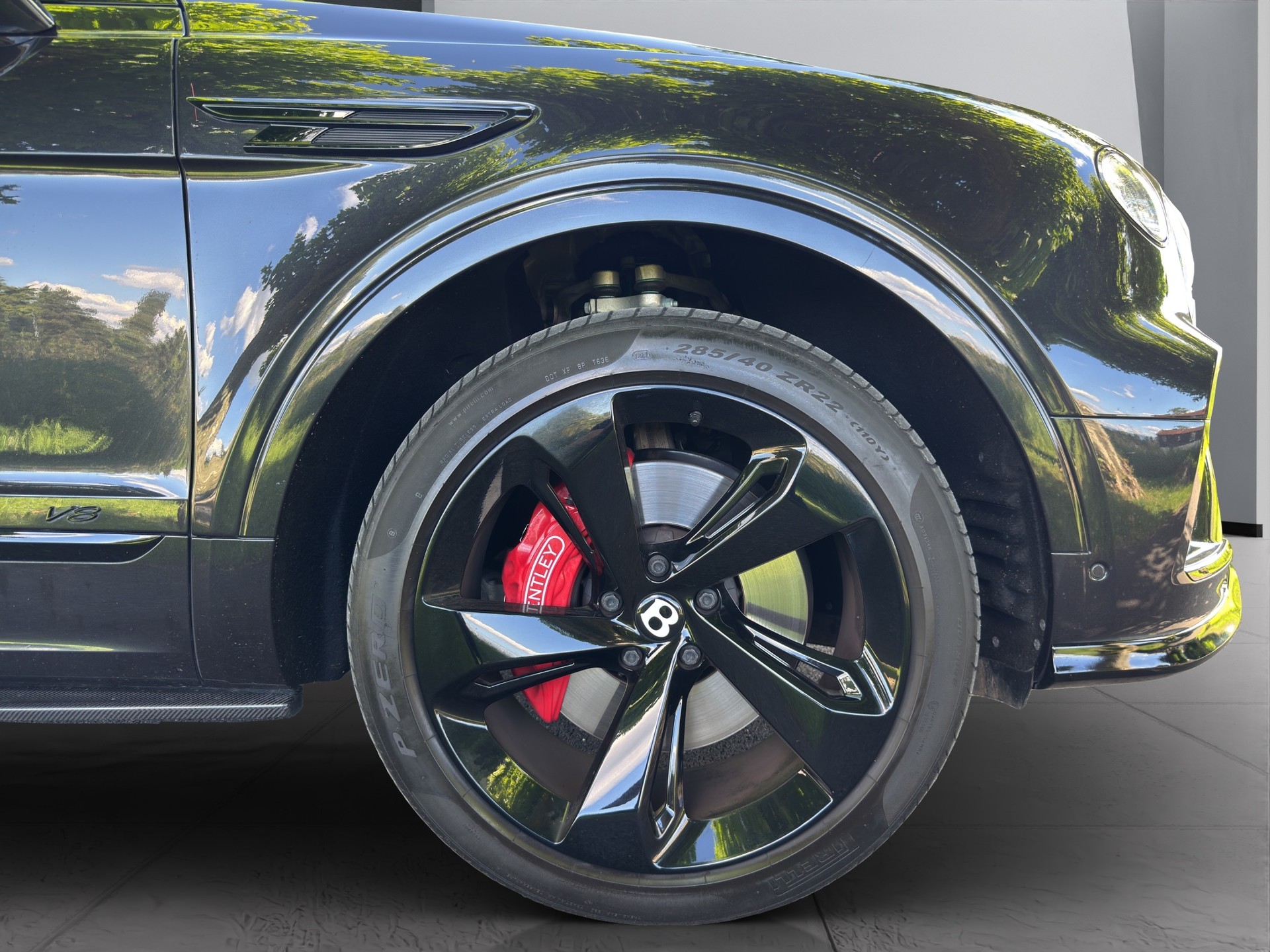 BENTLEY Bentayga V8-image-19