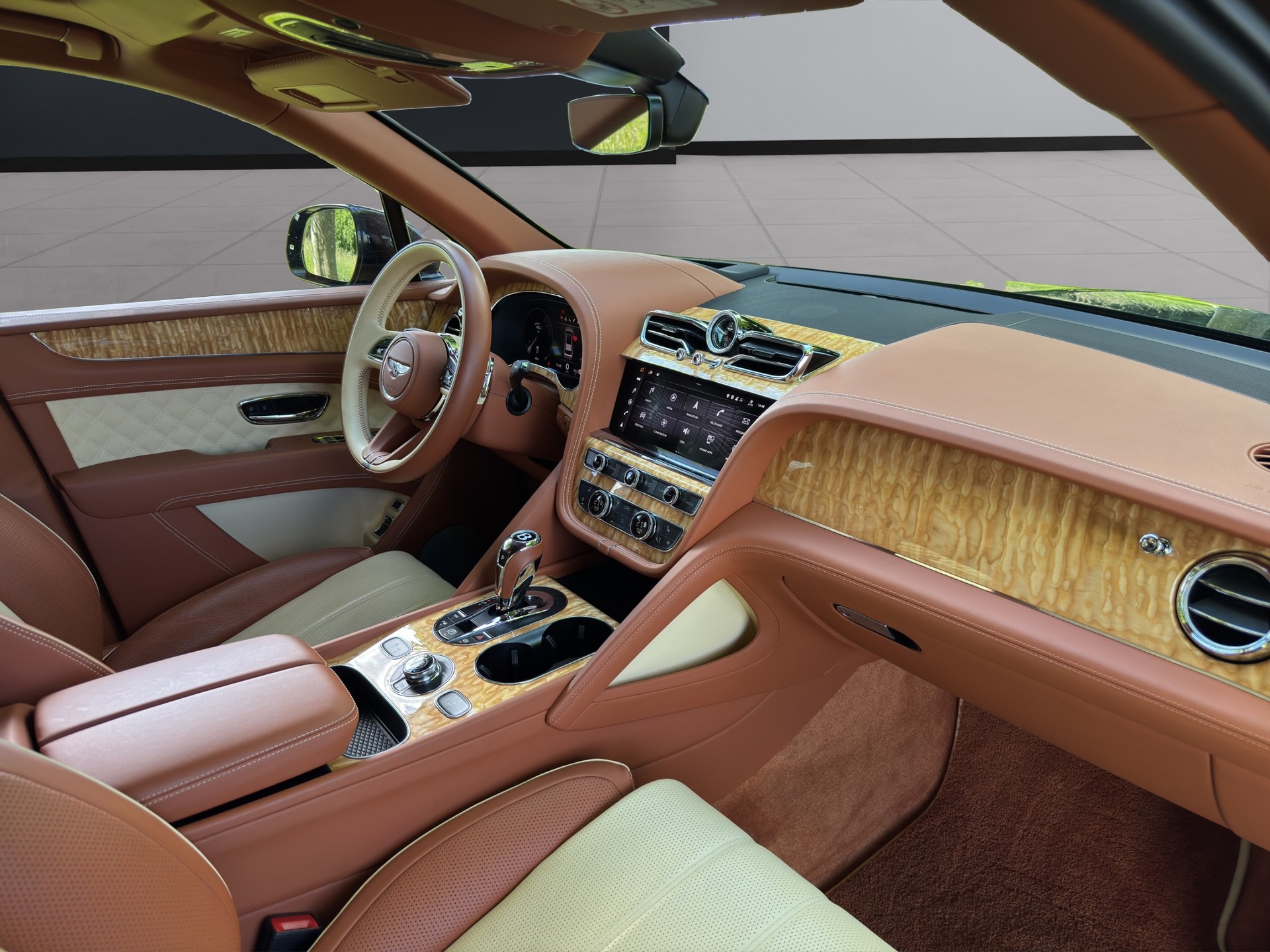 BENTLEY Bentayga V8-image-14