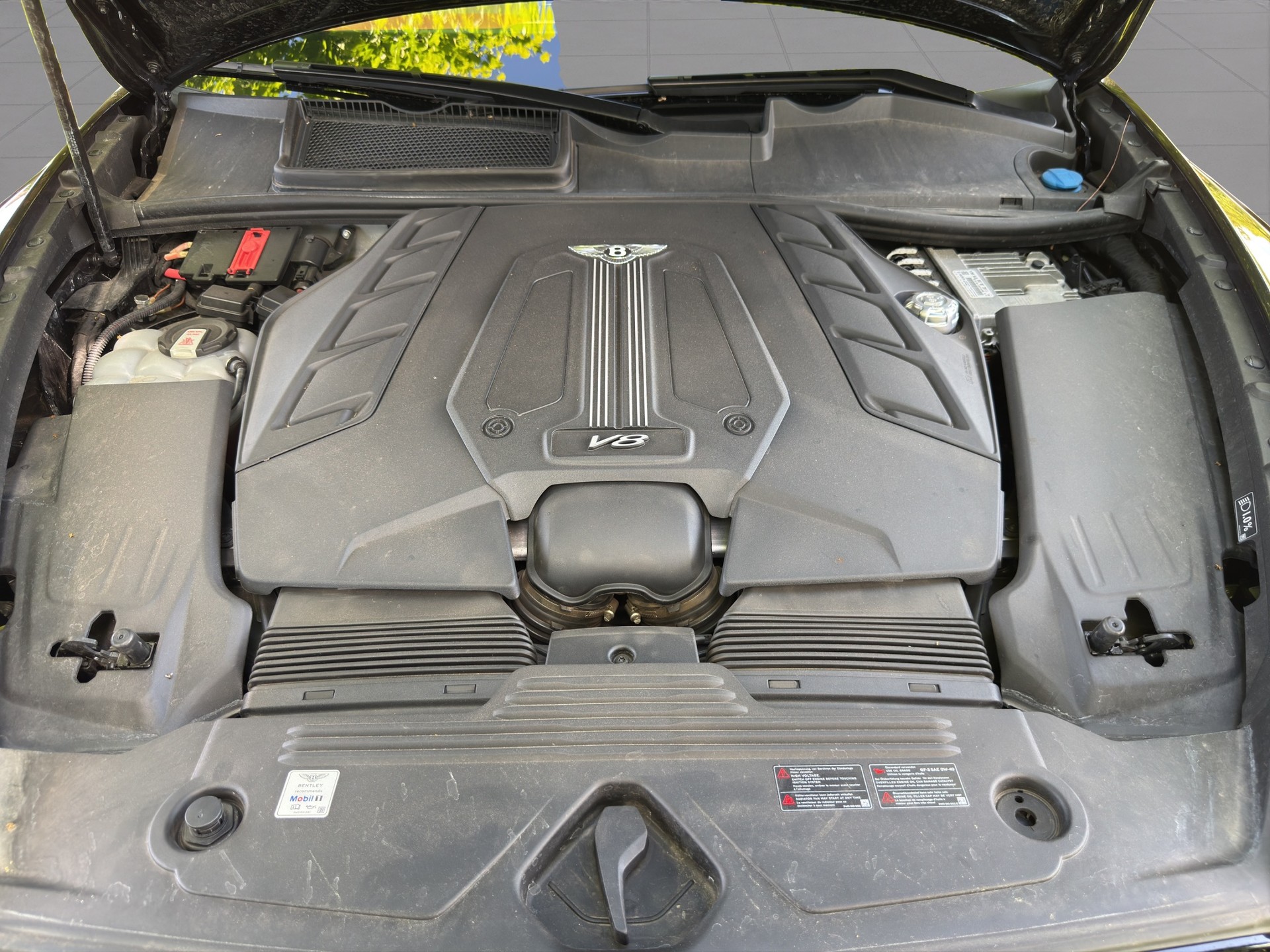 BENTLEY Bentayga V8-image-17