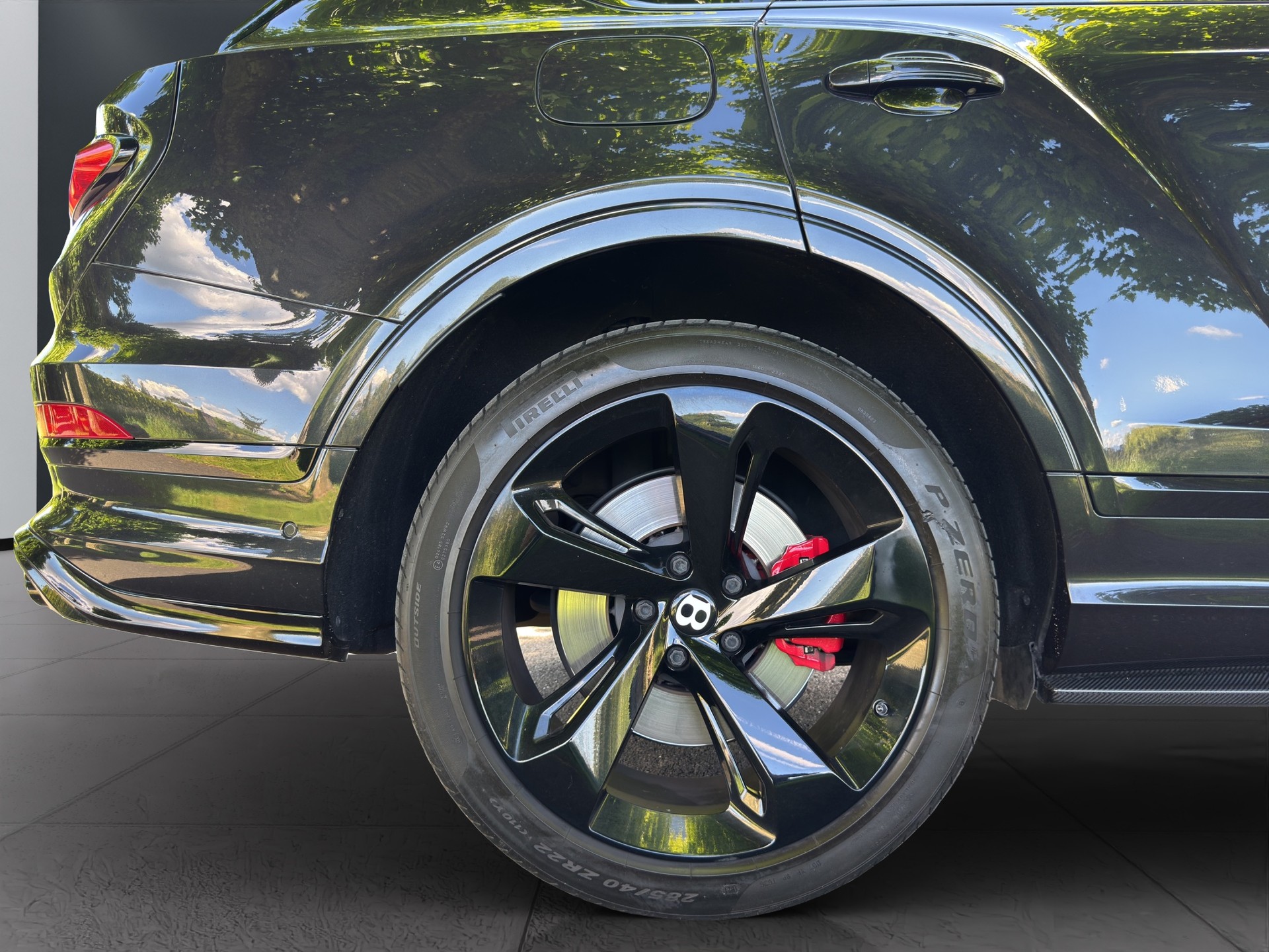 BENTLEY Bentayga V8-image-21