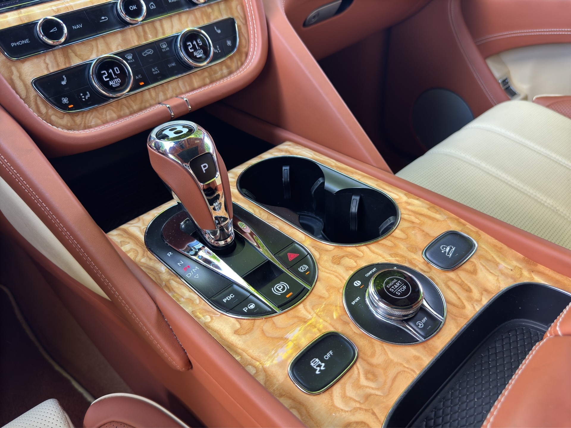 BENTLEY Bentayga V8-image-12
