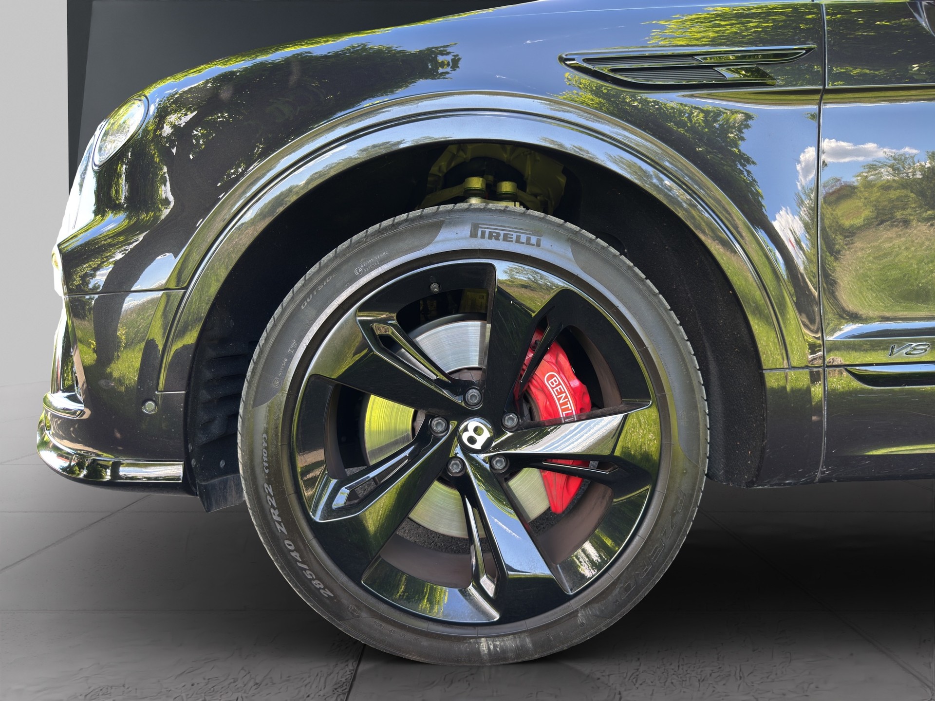 BENTLEY Bentayga V8-image-18