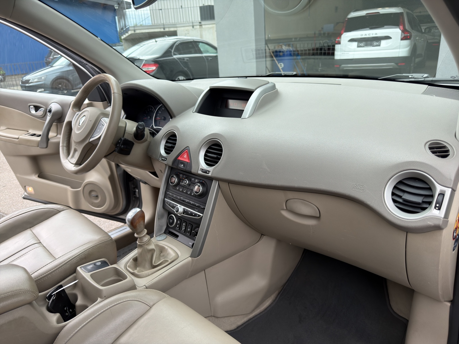 RENAULT Koleos 2.5 Dynamique Luxe 4x4-image-23