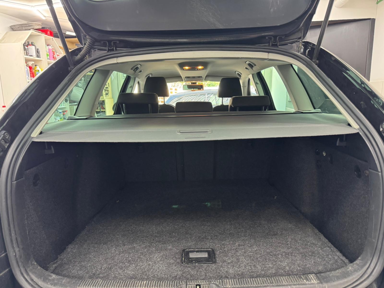 SKODA Octavia Combi 2.0 TDI Elegance DSG-image-5