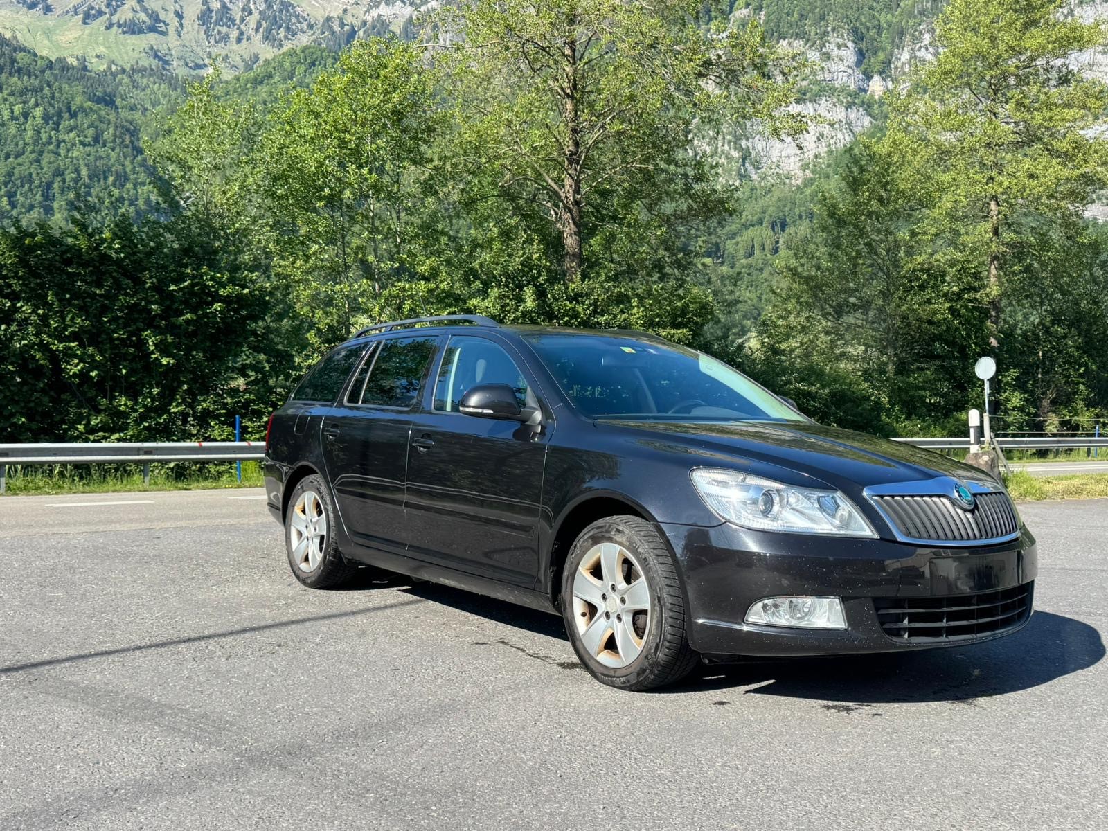 SKODA Octavia Combi 2.0 TDI Elegance DSG