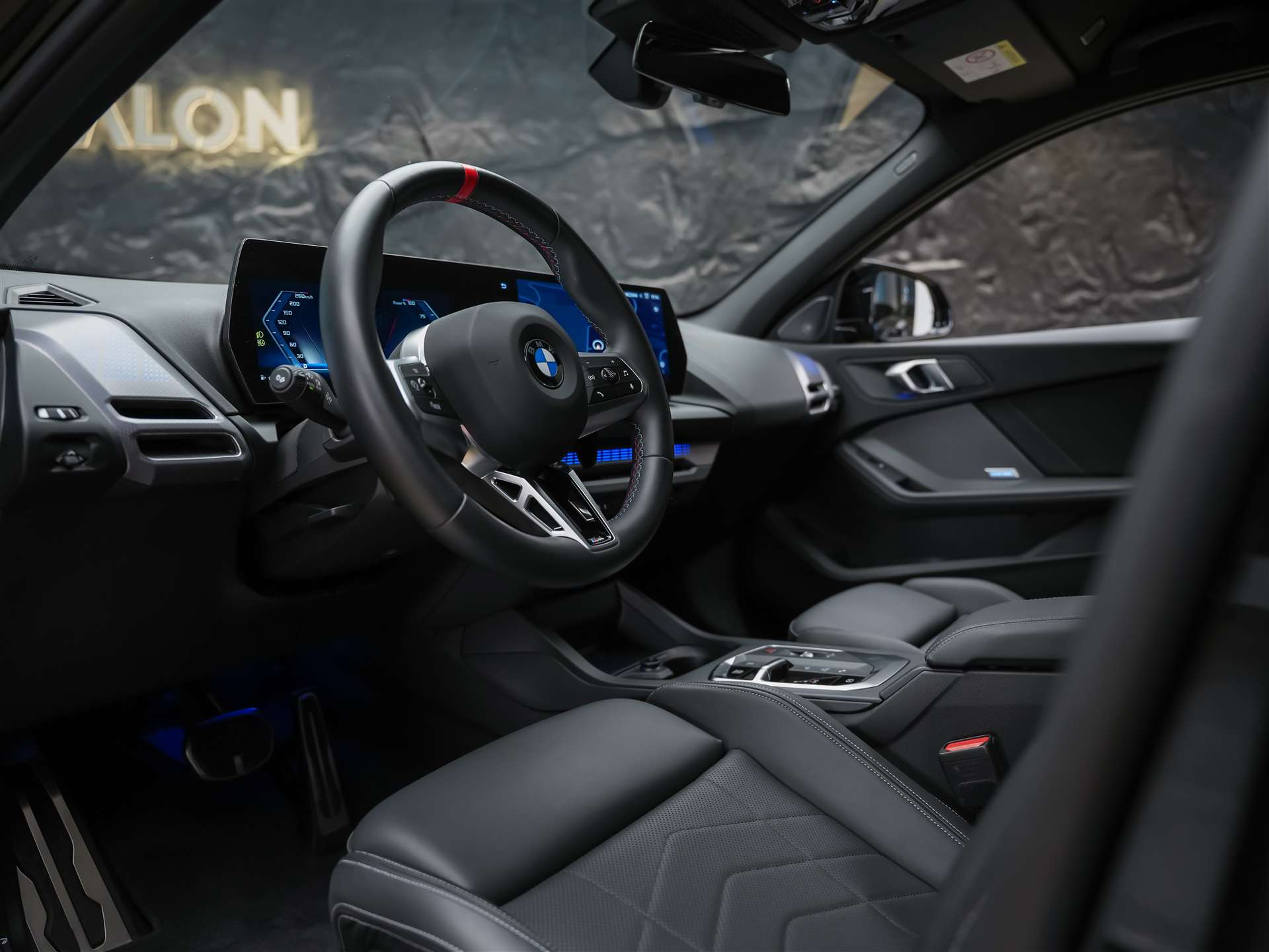 BMW M135 xDrive *Harman/Kardon*Sportsitze*Sitzheizung*Keyless Go*-image-8