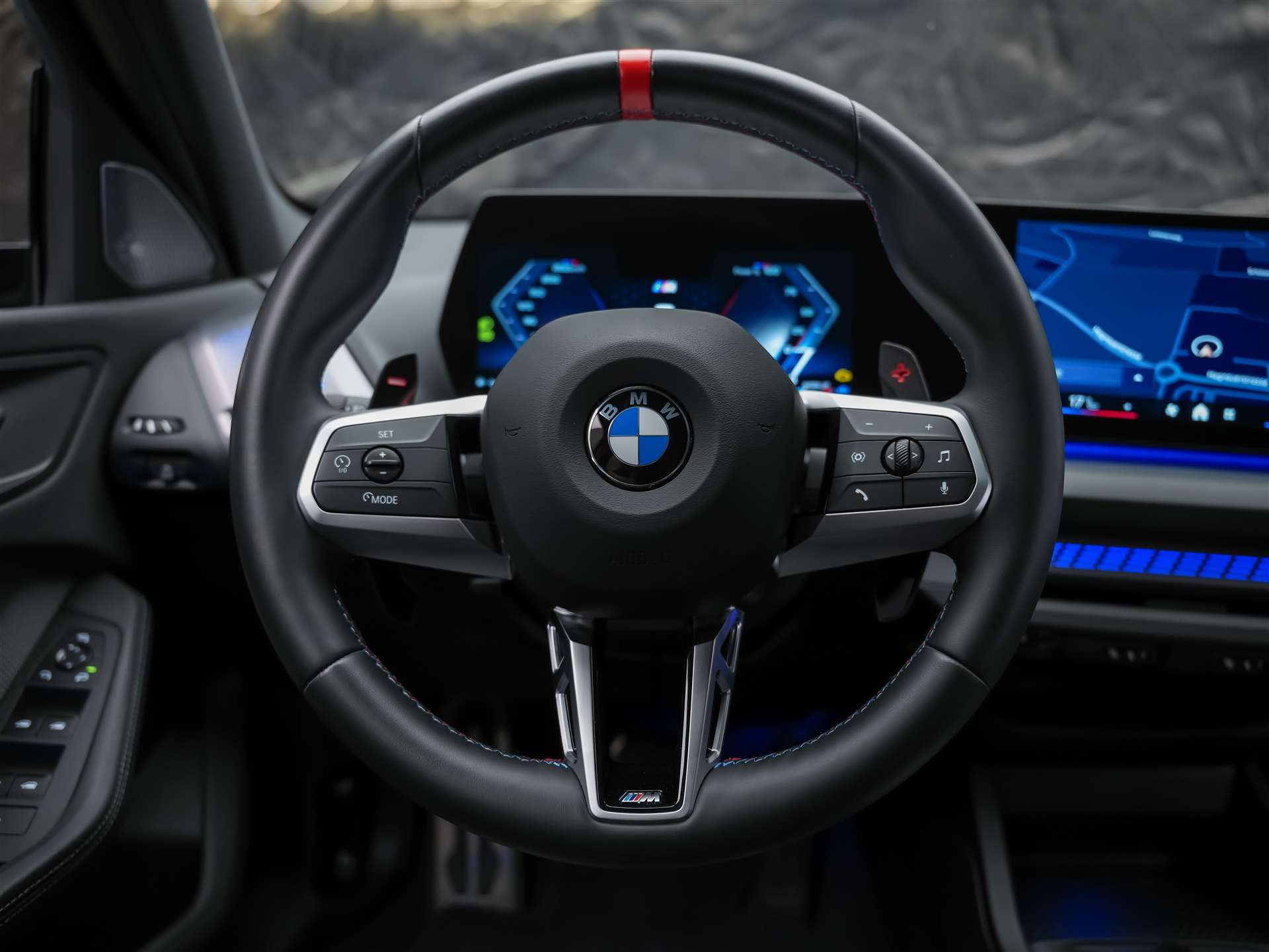 BMW M135 xDrive *Harman/Kardon*Sportsitze*Sitzheizung*Keyless Go*-image-17