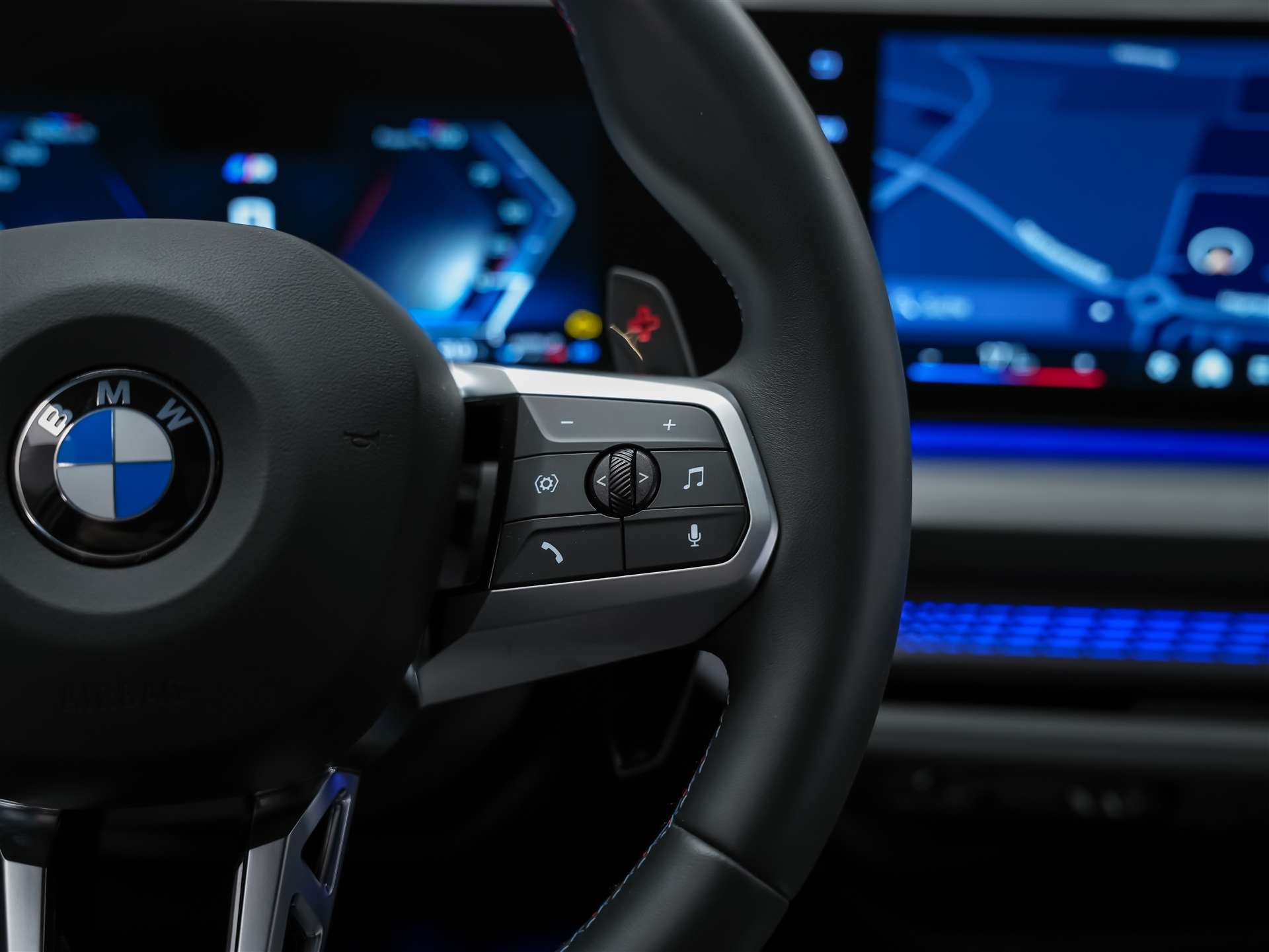 BMW M135 xDrive *Harman/Kardon*Sportsitze*Sitzheizung*Keyless Go*-image-24