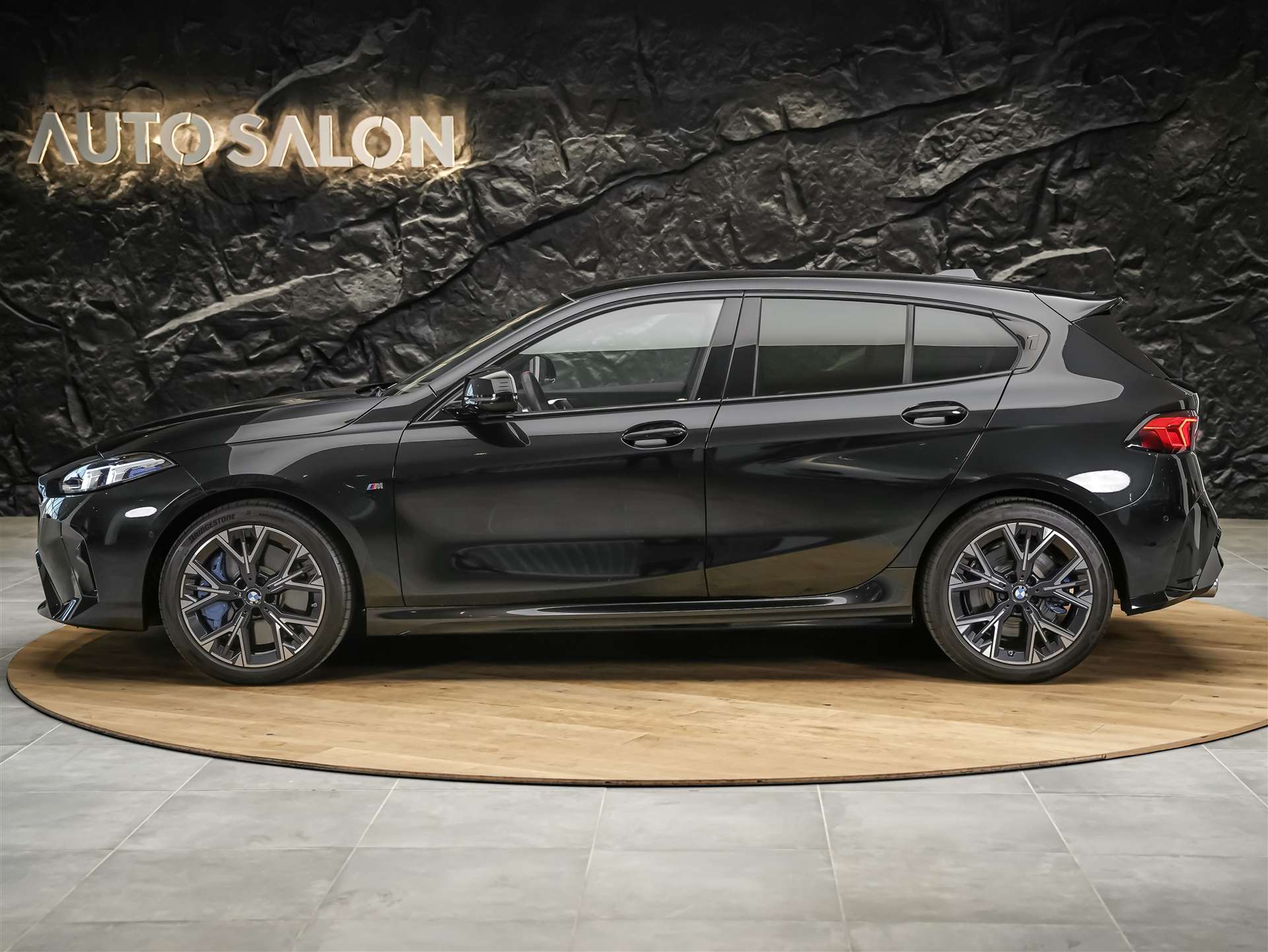 BMW M135 xDrive *Harman/Kardon*Sportsitze*Sitzheizung*Keyless Go*-image-2