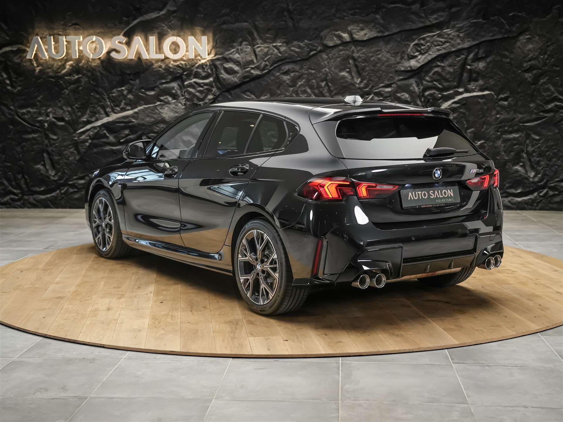 BMW M135 xDrive *Harman/Kardon*Sportsitze*Sitzheizung*Keyless Go*-image-3