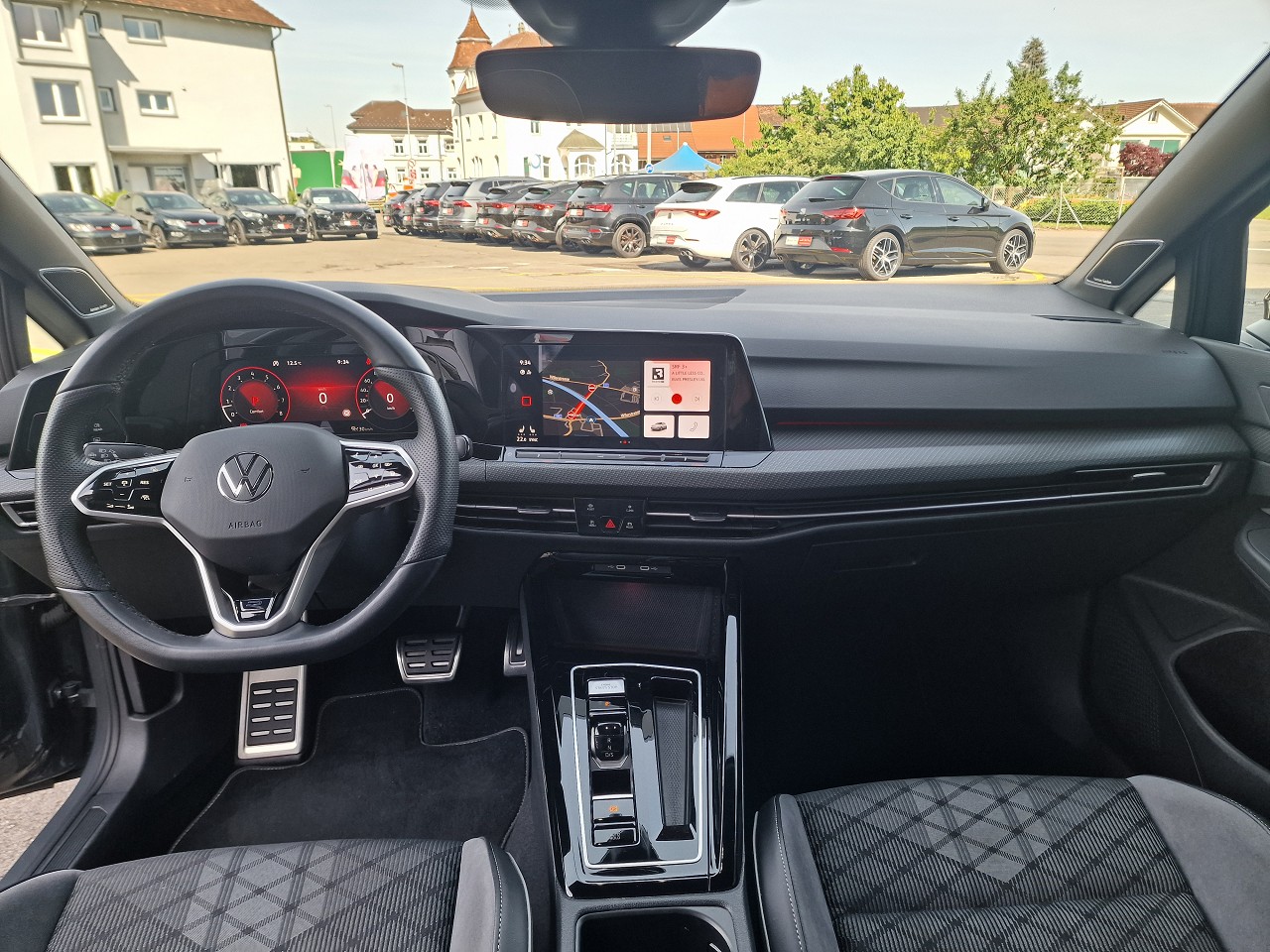 VW Golf 1.5 eTSI mHEV ACT R-Line DSG-image-12