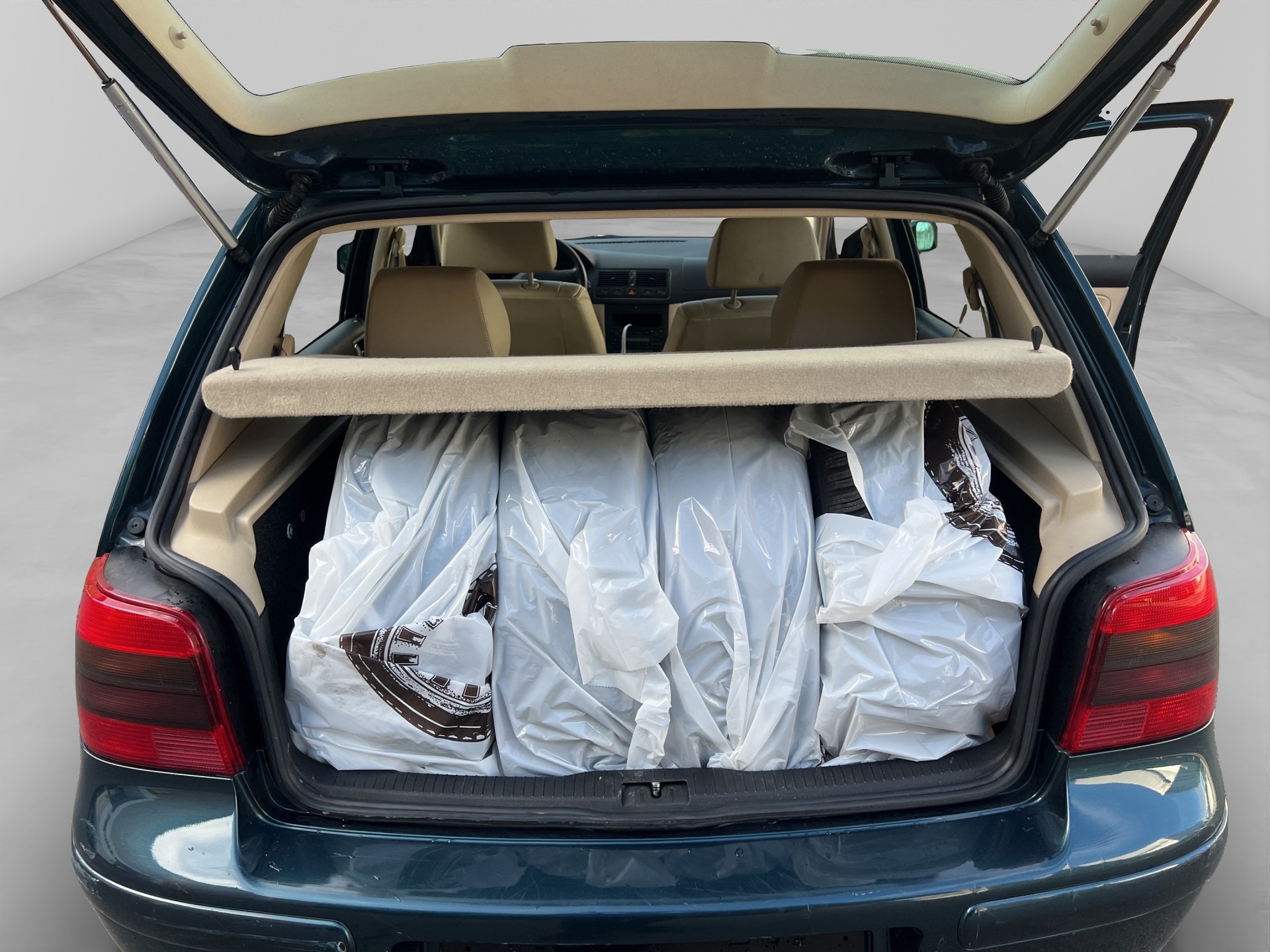 VW Golf 2.3 Highline-image-12
