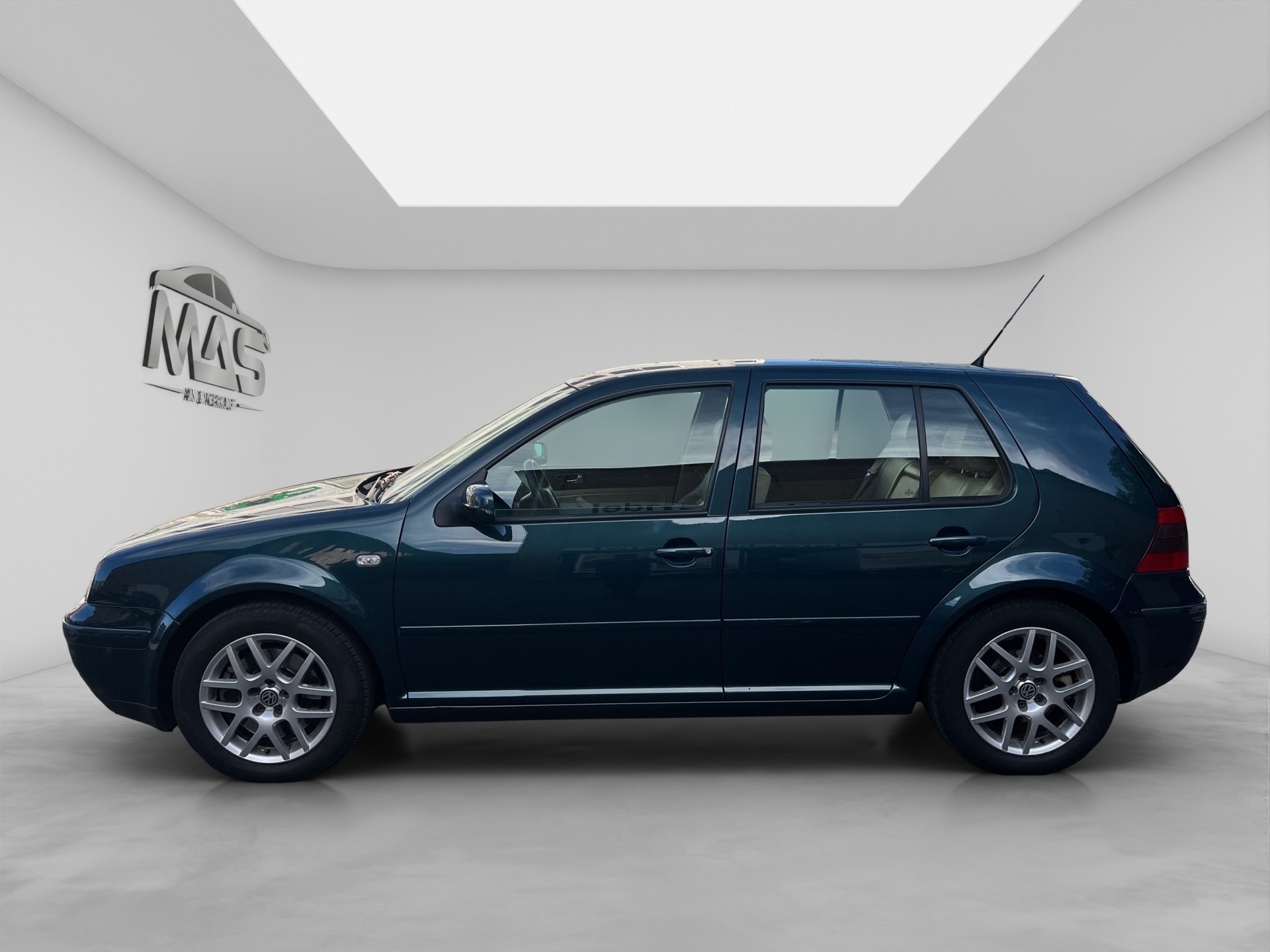 VW Golf 2.3 Highline-image-2