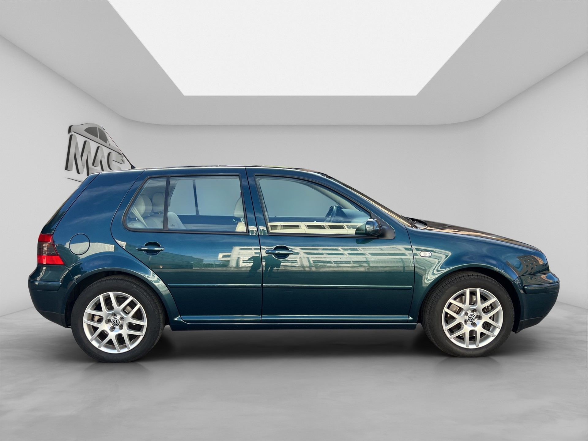 VW Golf 2.3 Highline-image-6