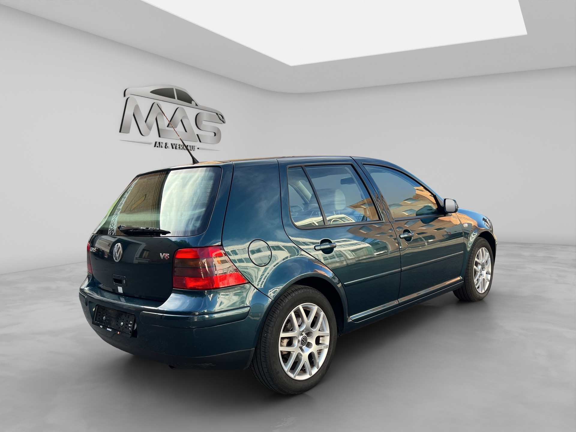 VW Golf 2.3 Highline-image-5
