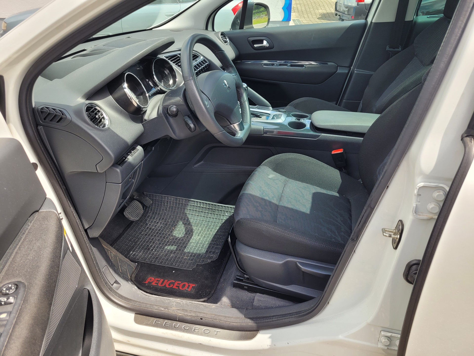 PEUGEOT 3008 1.6 16V T Sport Pack Tiptronic-image-11