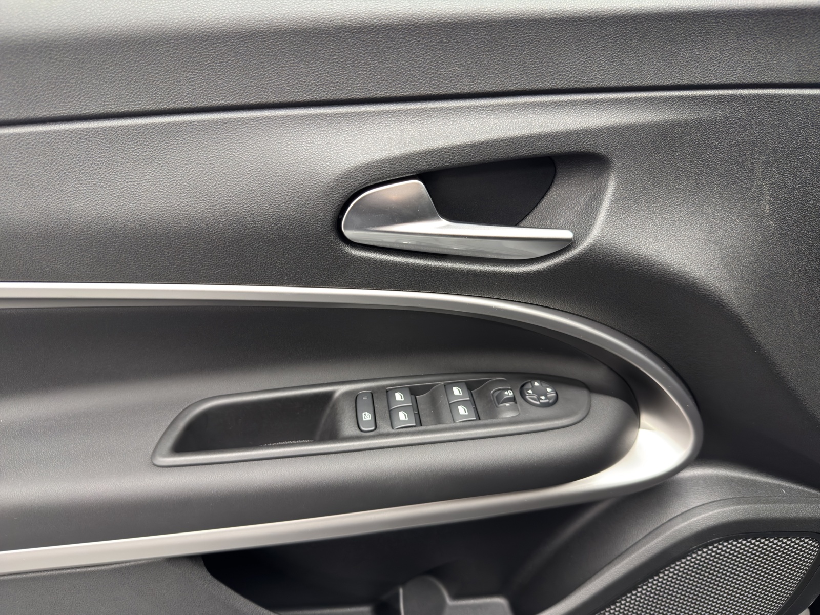 JEEP Avenger 1.2 MHEV Summit&Sky-image-12