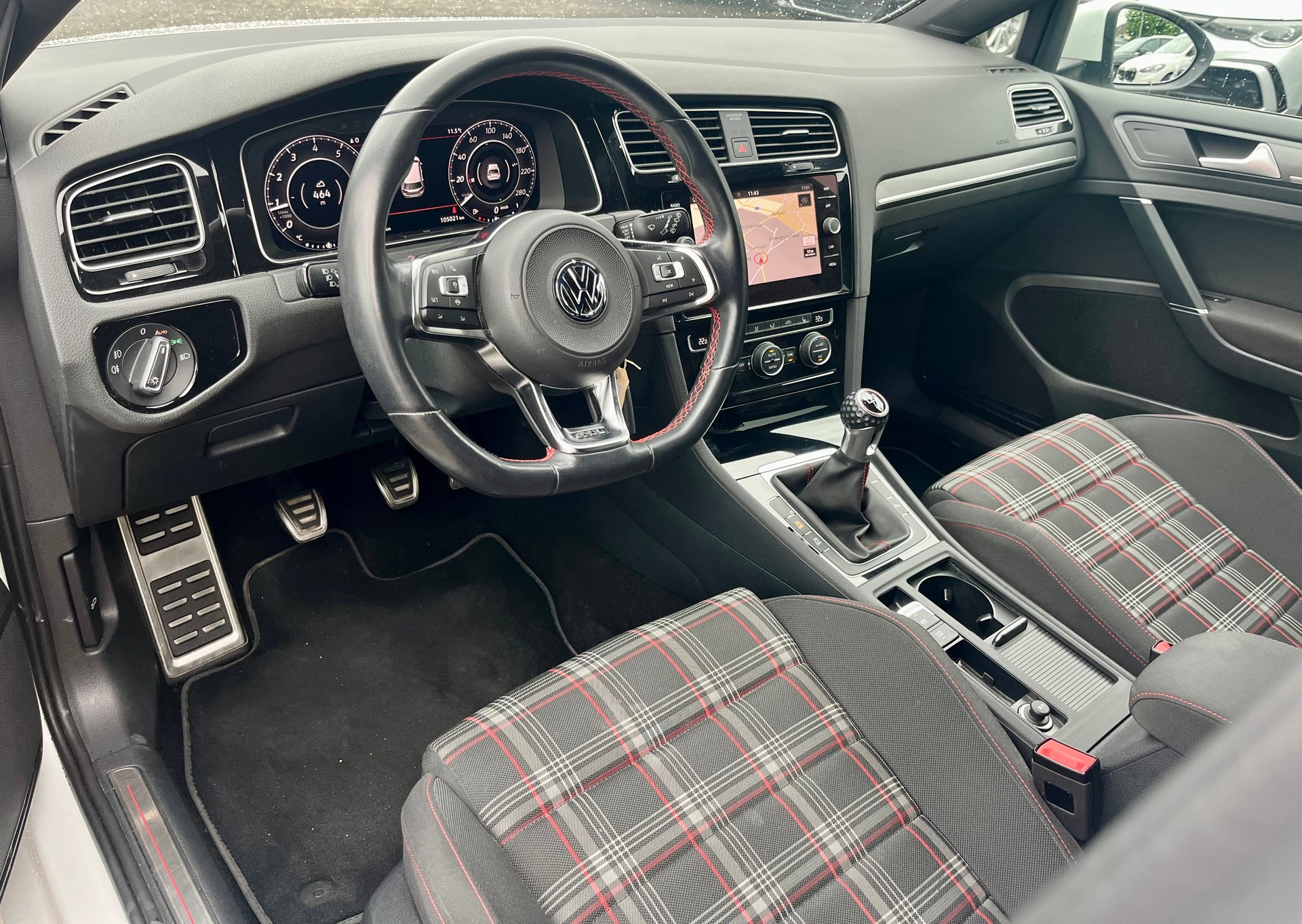 VW Golf 2.0 TSI GTI Performance-image-11