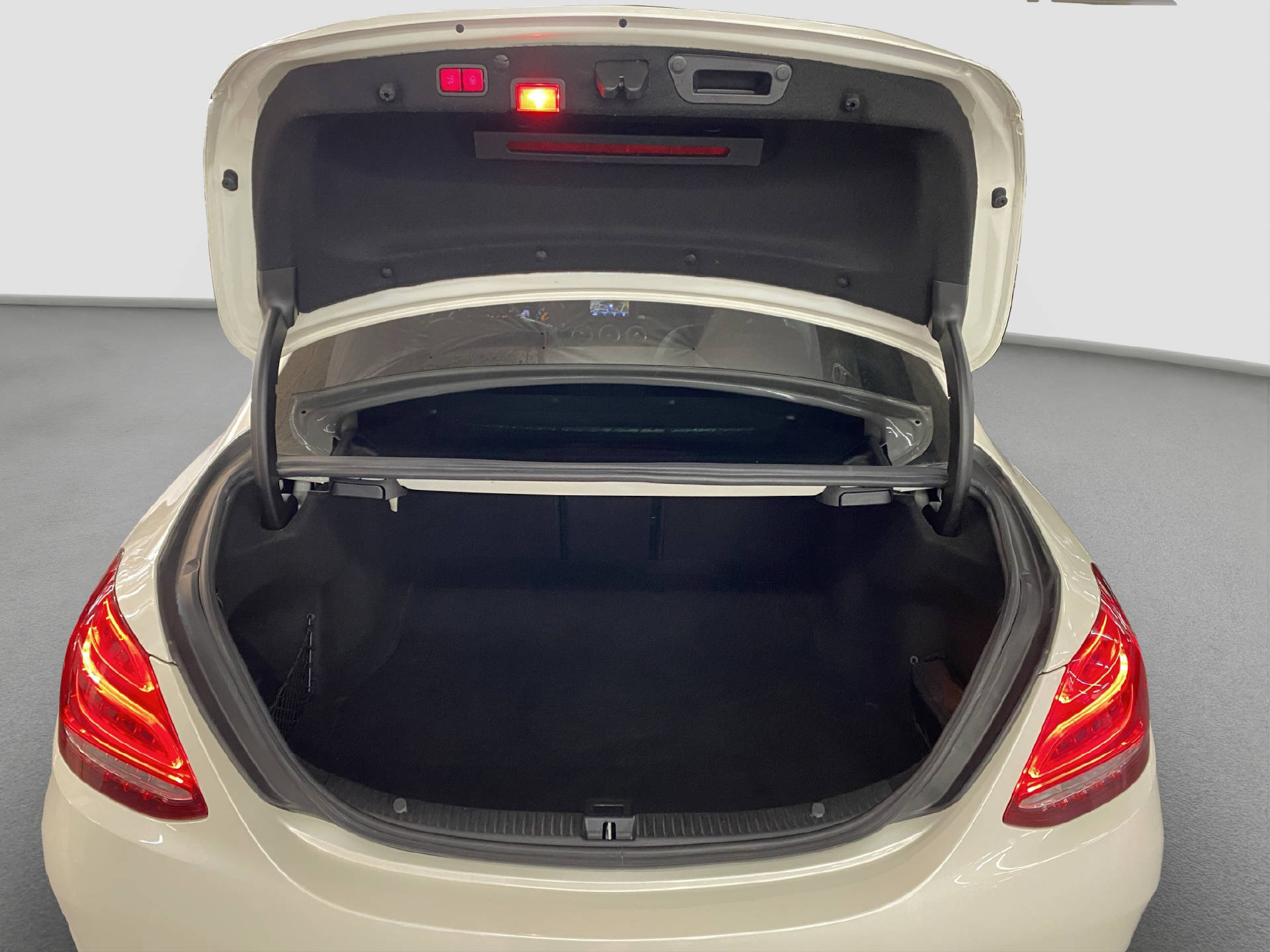 MERCEDES-BENZ C 200 AMG Line 4MATIC-image-13