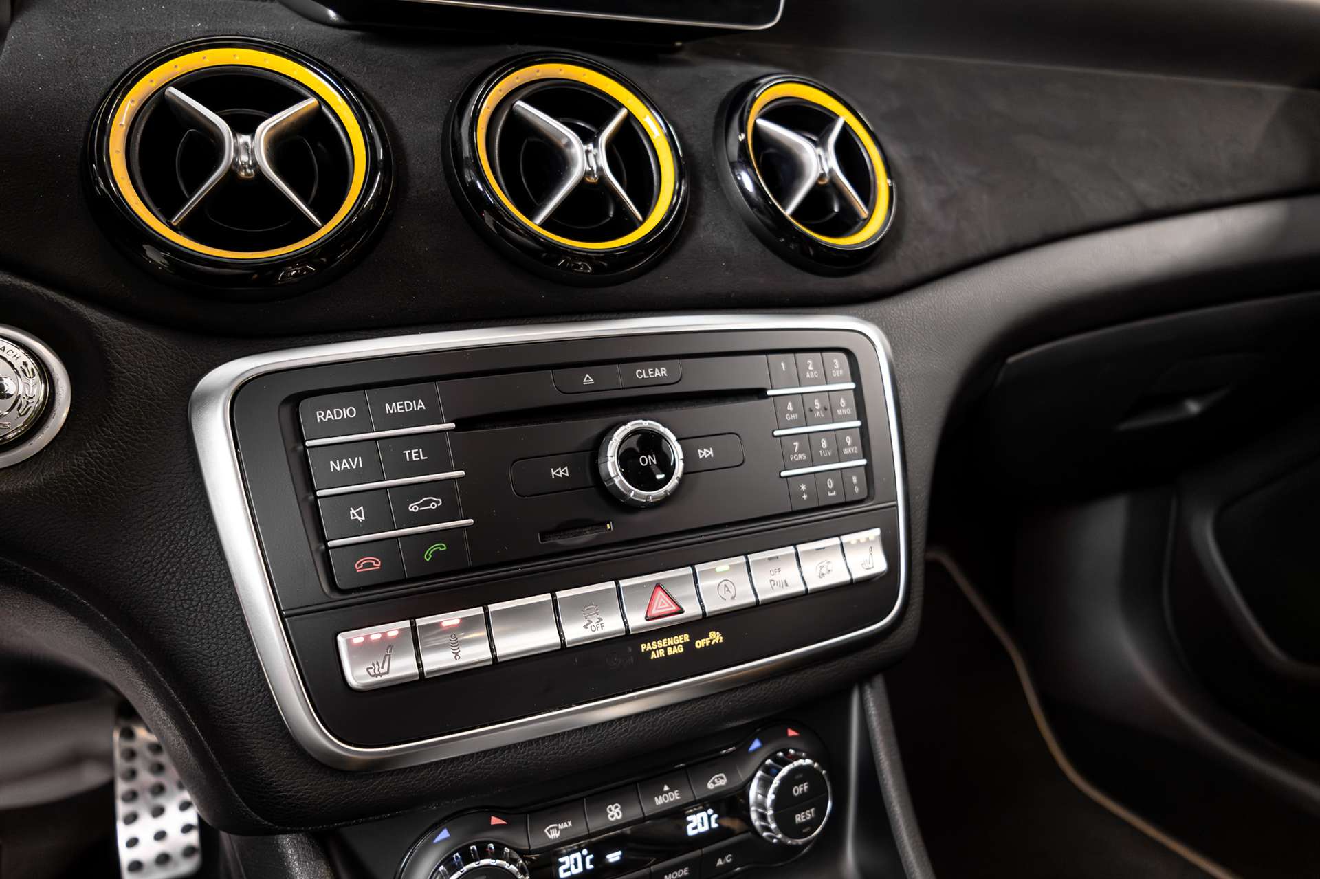 MERCEDES-BENZ CLA Shooting Brake 45 AMG Yellow Night Edition 4Matic Speed.-image-19