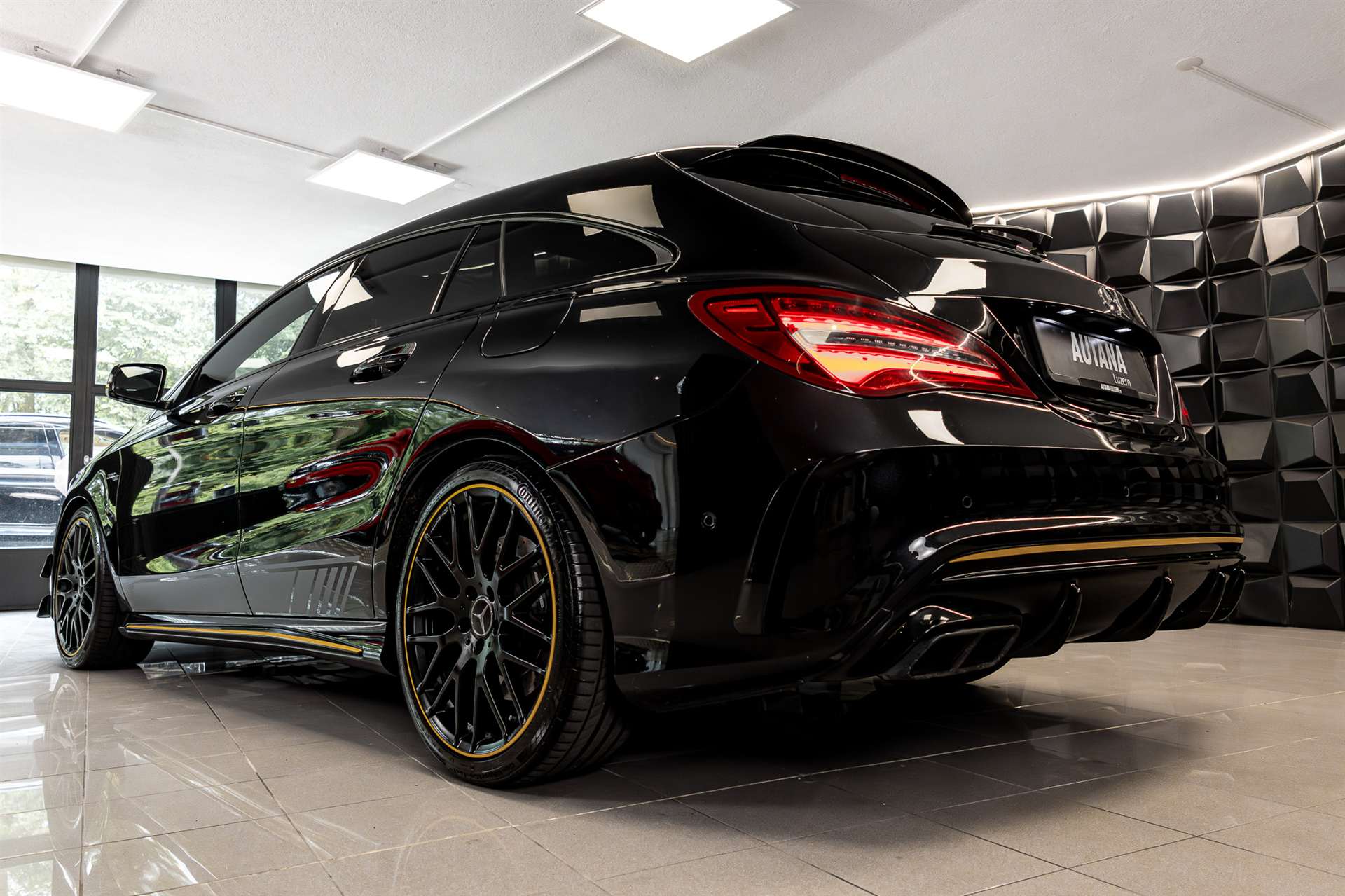 MERCEDES-BENZ CLA Shooting Brake 45 AMG Yellow Night Edition 4Matic Speed.-image-30