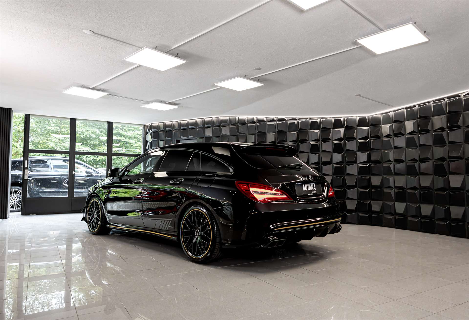 MERCEDES-BENZ CLA Shooting Brake 45 AMG Yellow Night Edition 4Matic Speed.-image-2