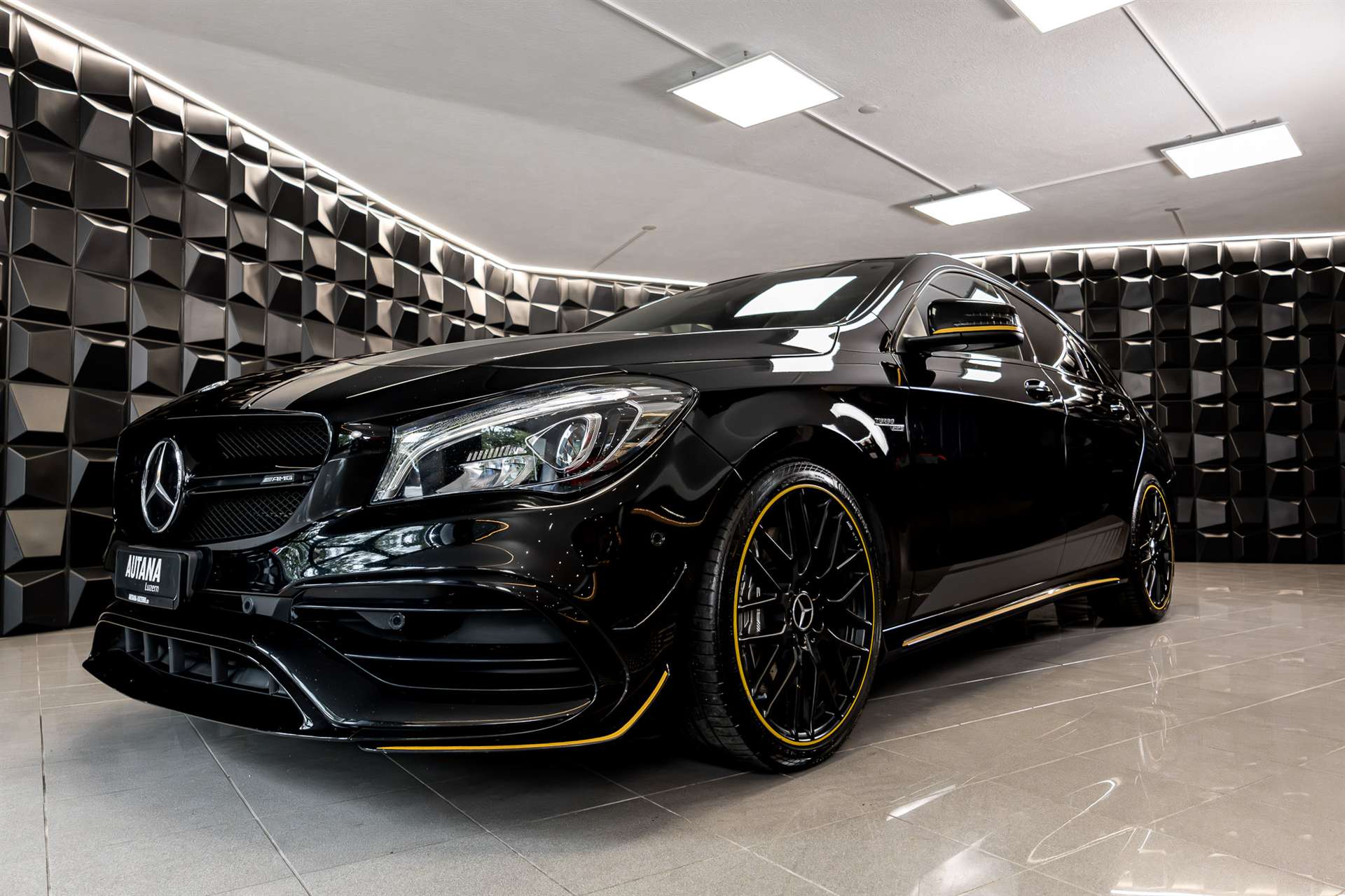 MERCEDES-BENZ CLA Shooting Brake 45 AMG Yellow Night Edition 4Matic Speed.-image-26