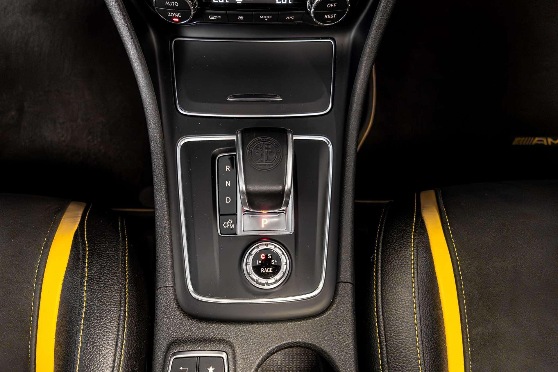 MERCEDES-BENZ CLA Shooting Brake 45 AMG Yellow Night Edition 4Matic Speed.-image-20