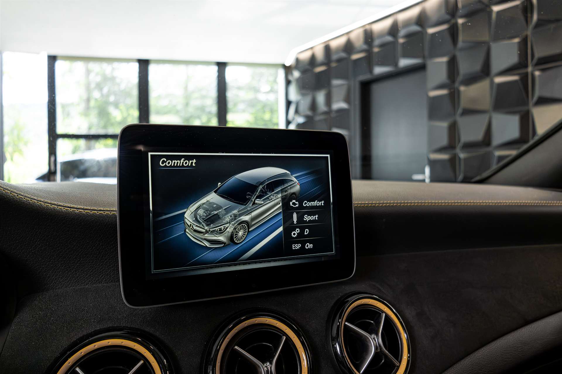 MERCEDES-BENZ CLA Shooting Brake 45 AMG Yellow Night Edition 4Matic Speed.-image-18