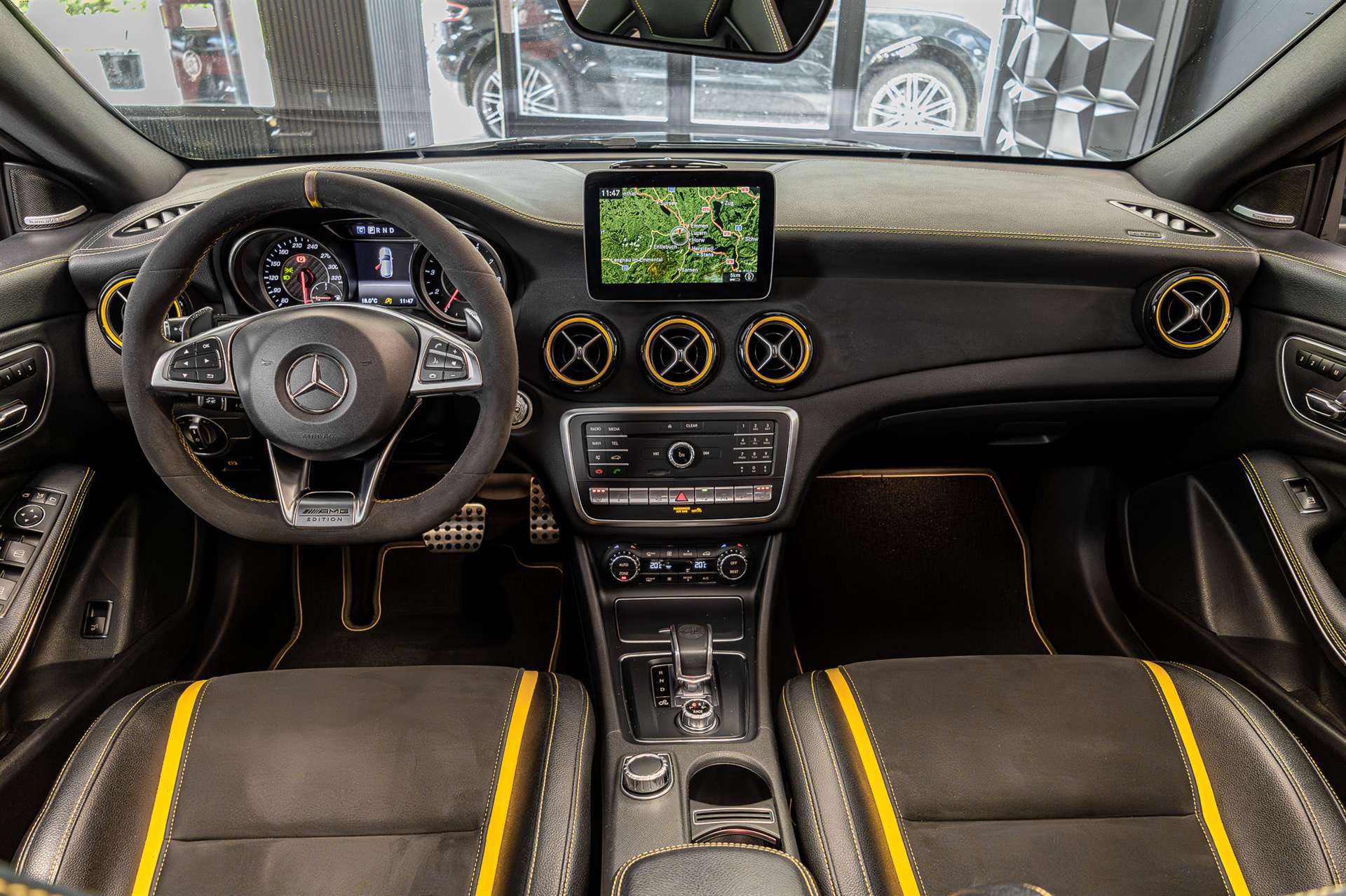 MERCEDES-BENZ CLA Shooting Brake 45 AMG Yellow Night Edition 4Matic Speed.-image-5