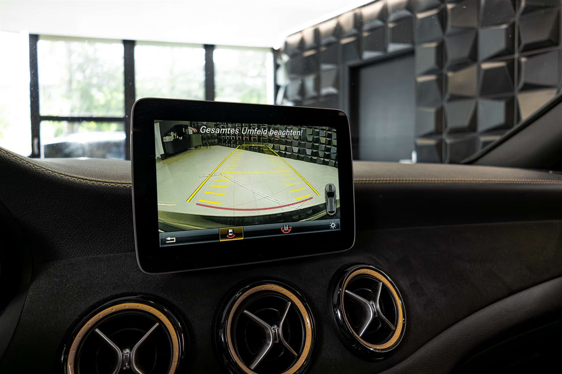 MERCEDES-BENZ CLA Shooting Brake 45 AMG Yellow Night Edition 4Matic Speed.-image-17
