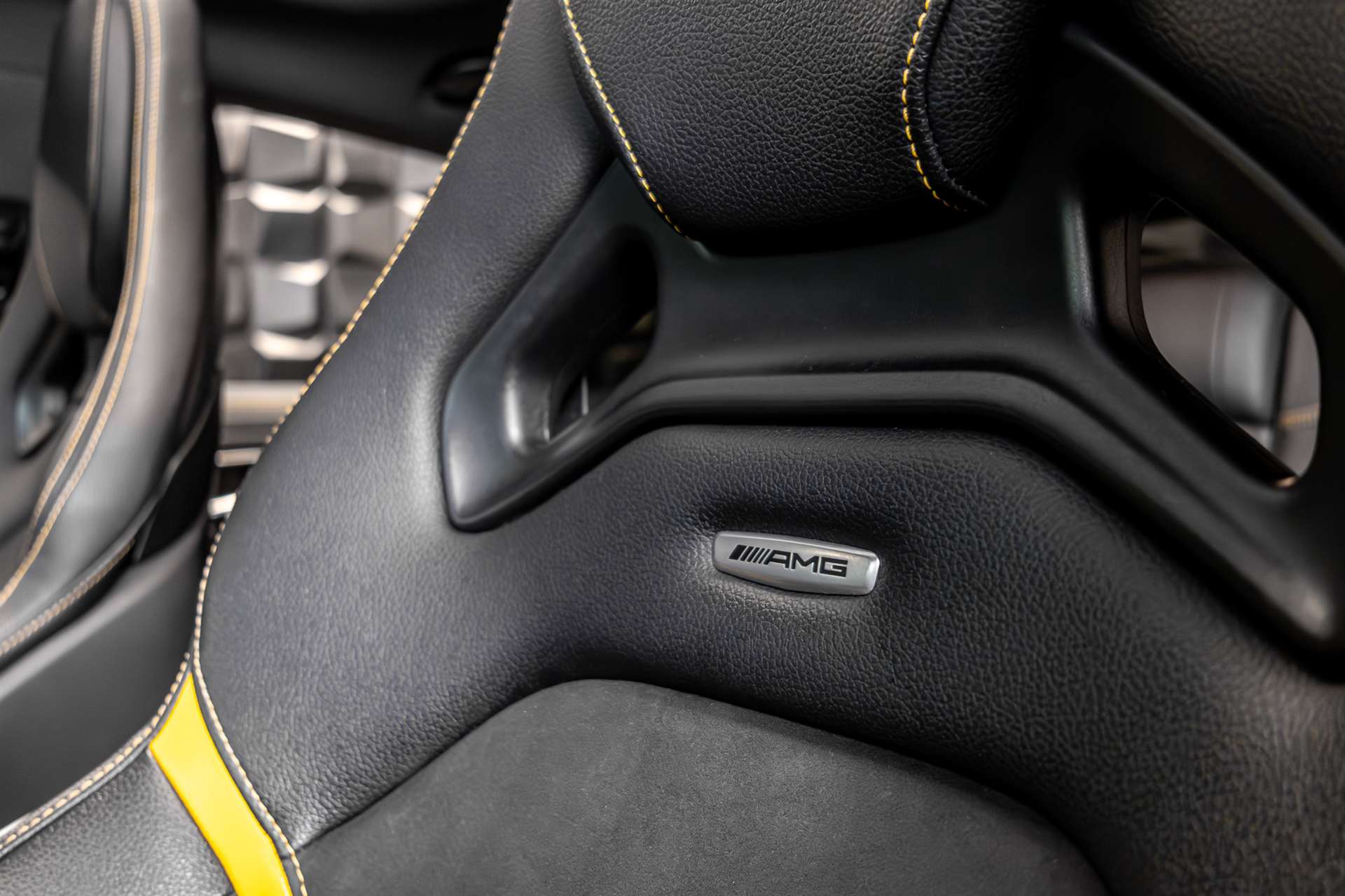 MERCEDES-BENZ CLA Shooting Brake 45 AMG Yellow Night Edition 4Matic Speed.-image-15