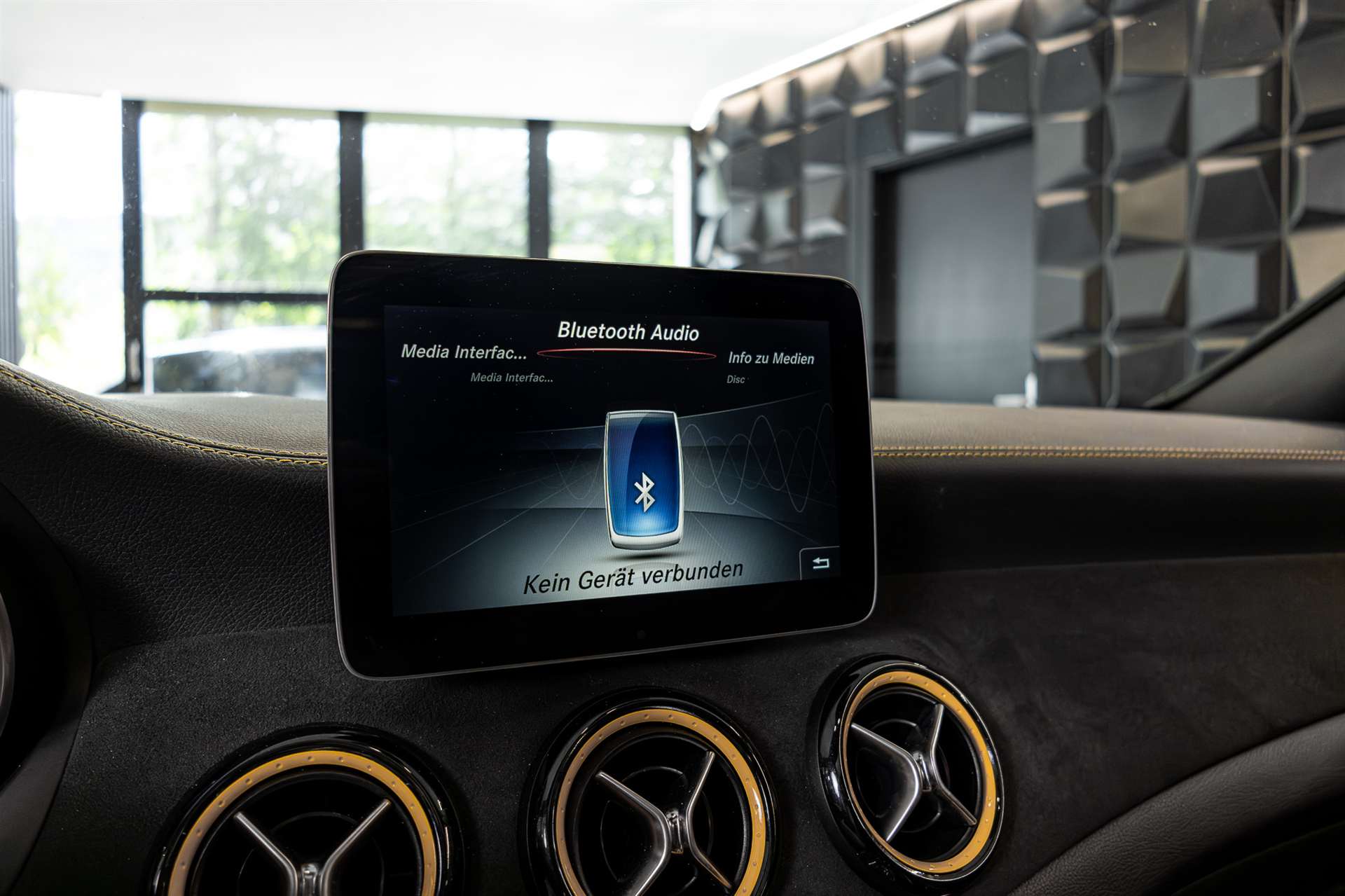 MERCEDES-BENZ CLA Shooting Brake 45 AMG Yellow Night Edition 4Matic Speed.-image-16