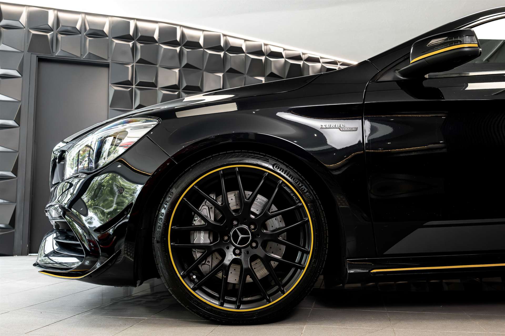 MERCEDES-BENZ CLA Shooting Brake 45 AMG Yellow Night Edition 4Matic Speed.-image-28